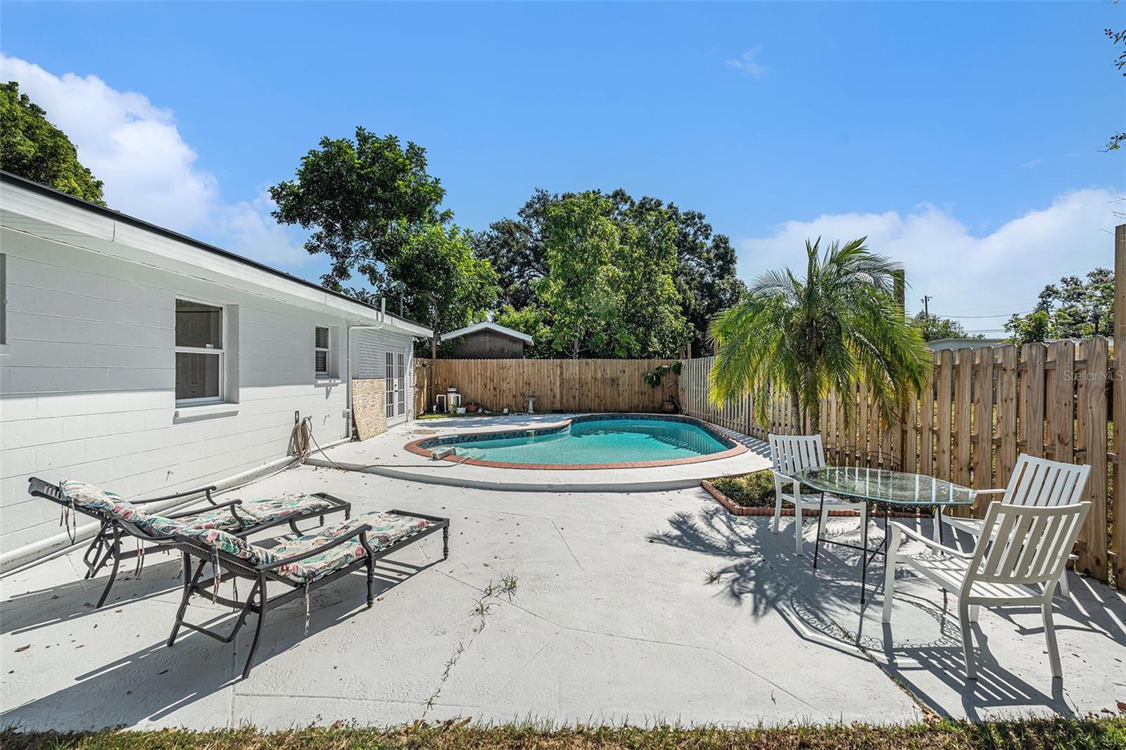 Listing photo id 25 for 4016 Montgomery Terrace