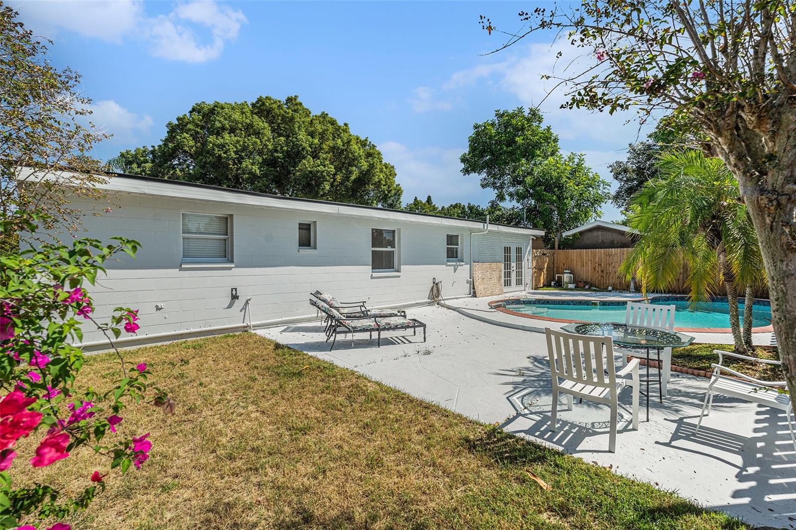 Listing photo id 26 for 4016 Montgomery Terrace