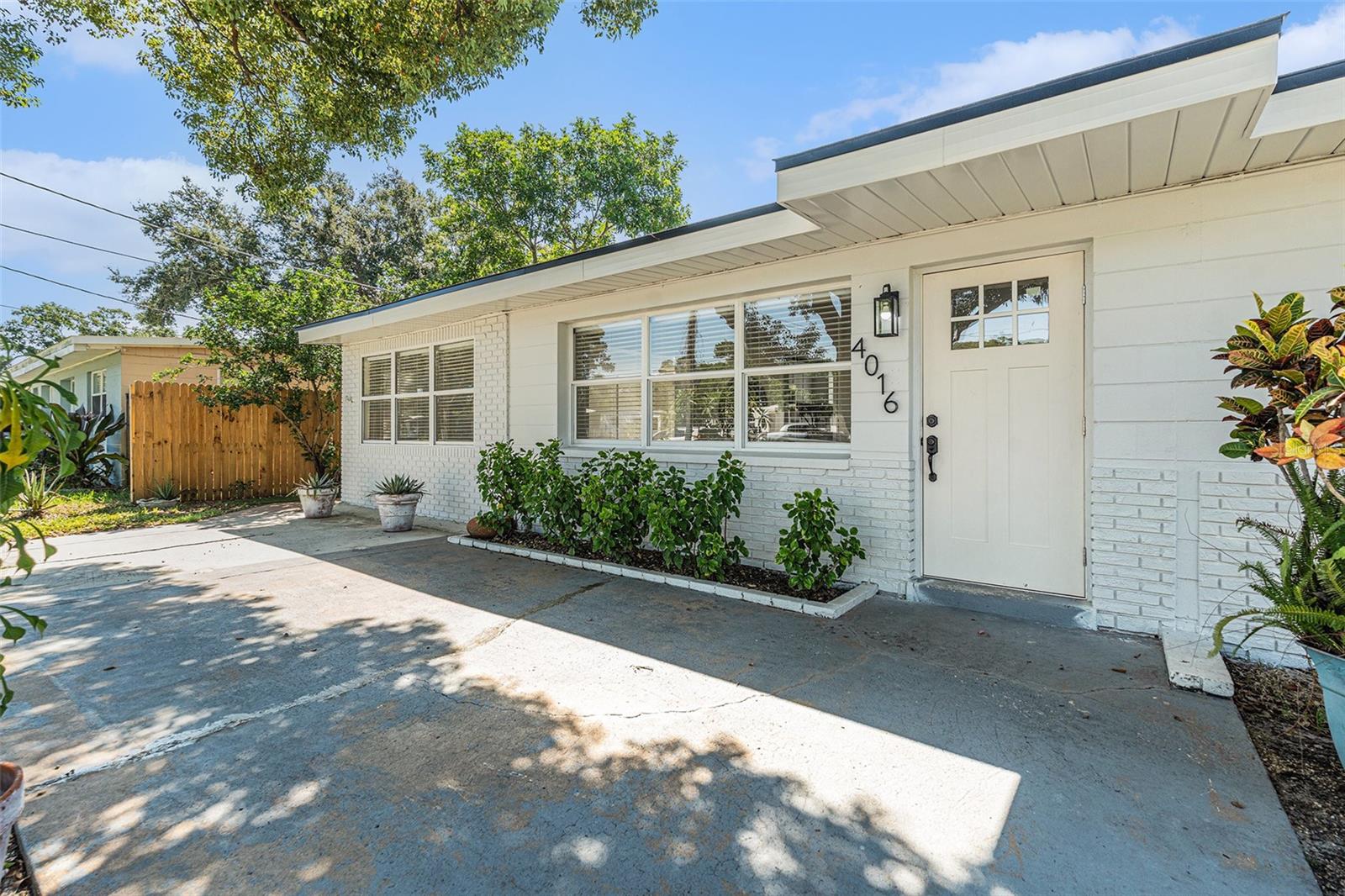 Listing photo id 1 for 4016 Montgomery Terrace