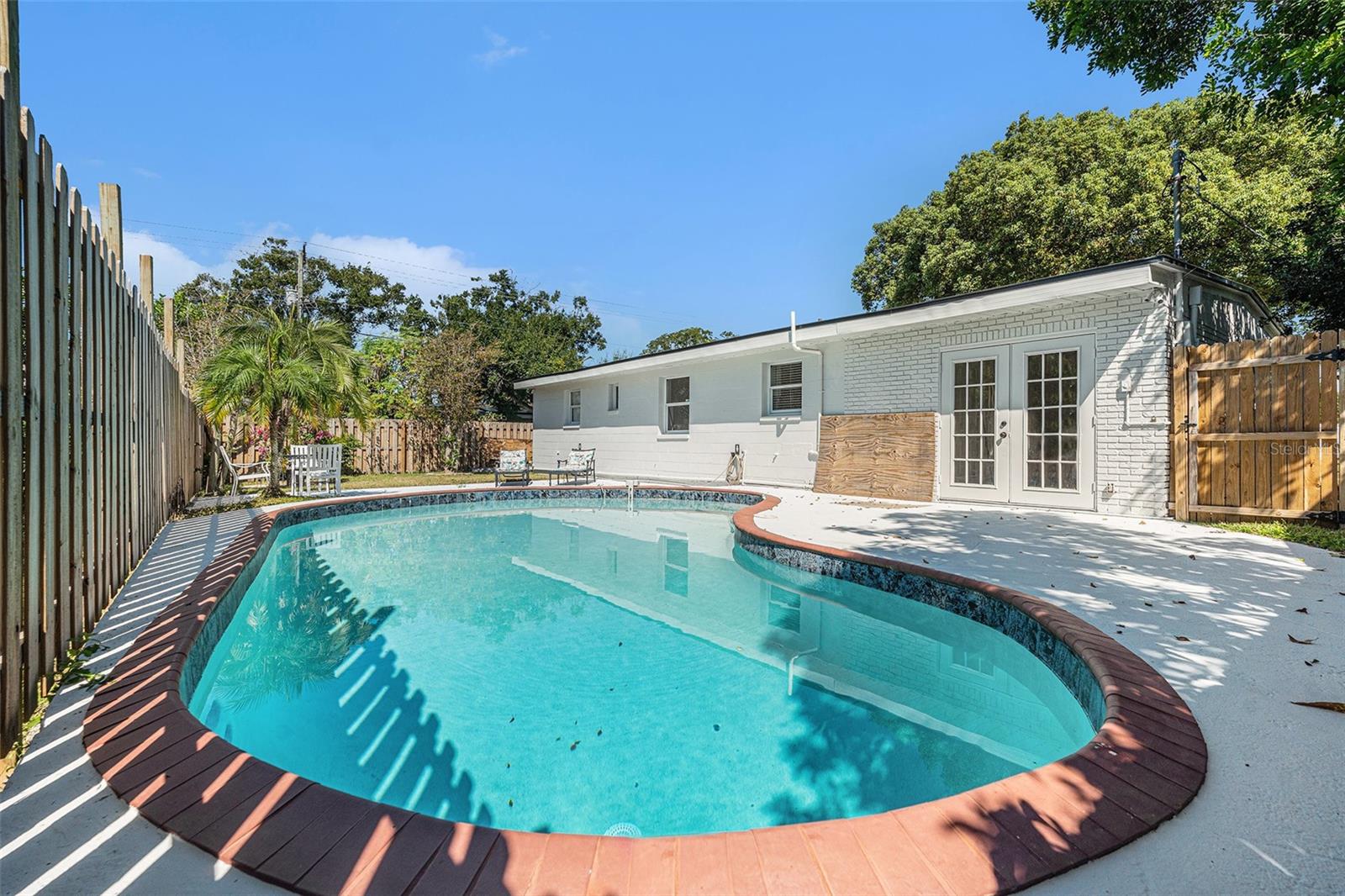 Listing photo id 29 for 4016 Montgomery Terrace