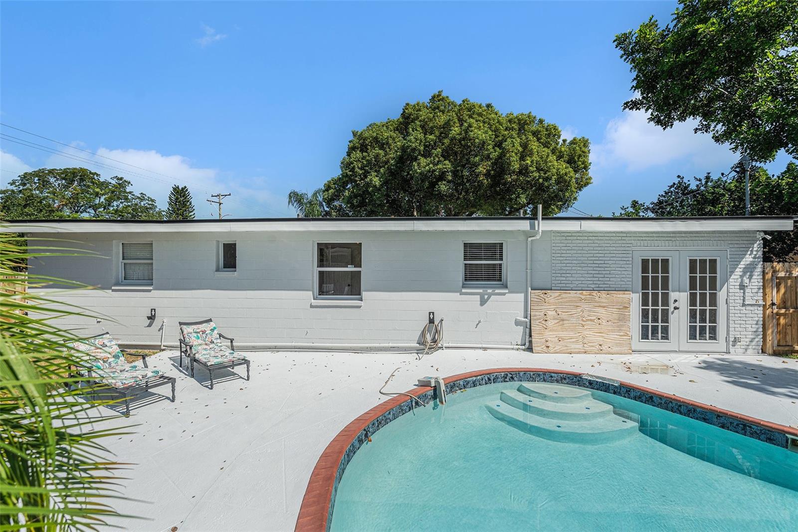 Listing photo id 30 for 4016 Montgomery Terrace