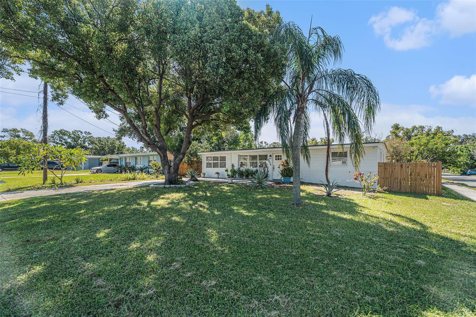 Listing photo id 2 for 4016 Montgomery Terrace