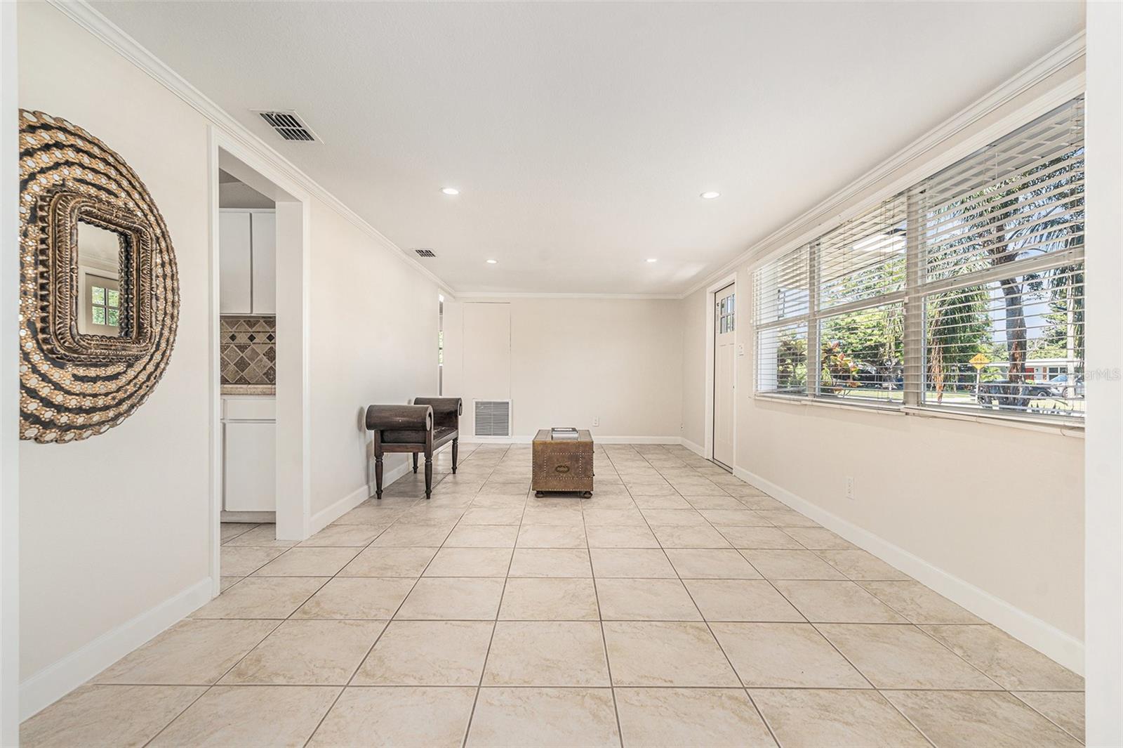 Listing photo id 3 for 4016 Montgomery Terrace