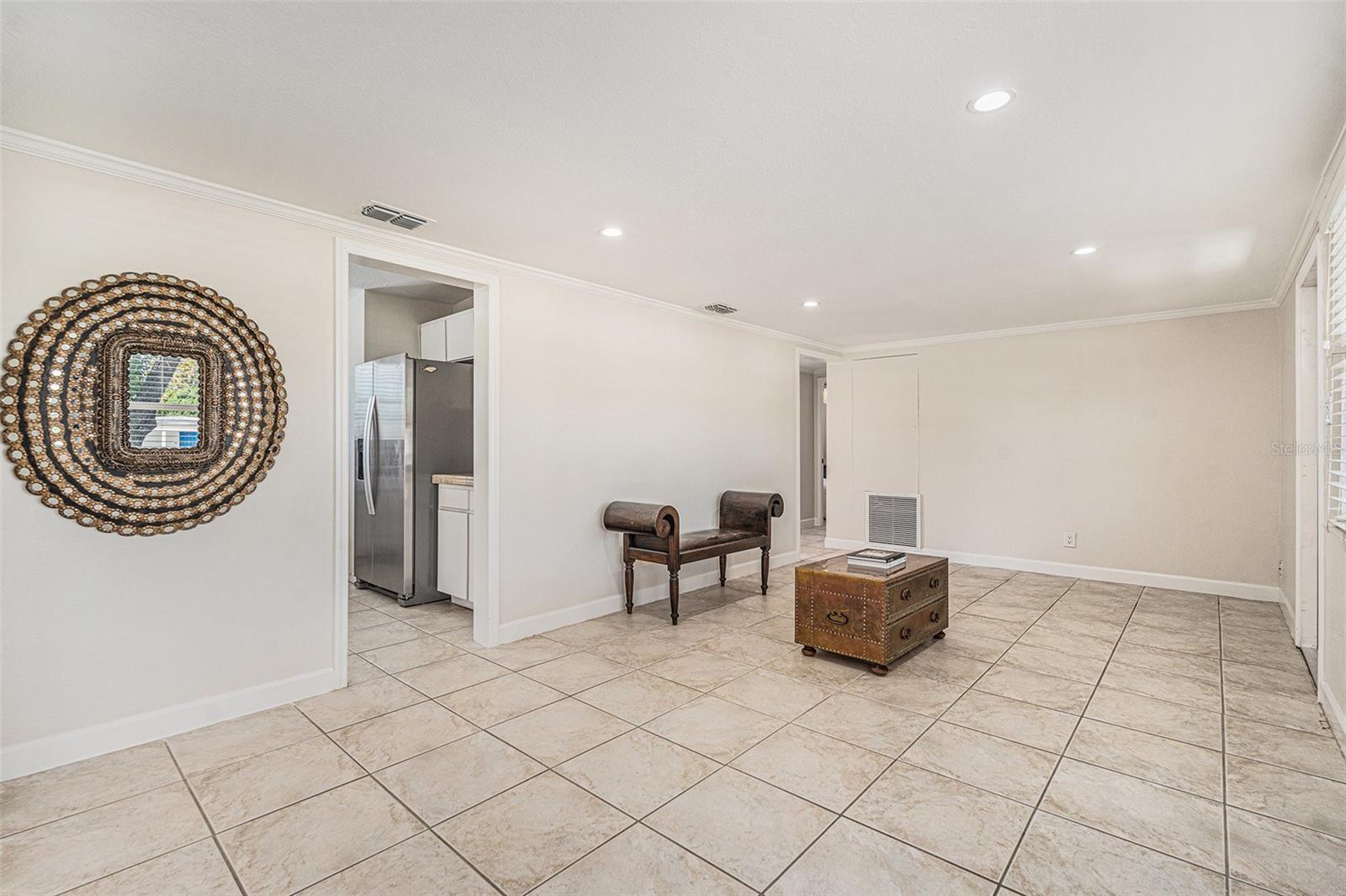 Listing photo id 5 for 4016 Montgomery Terrace