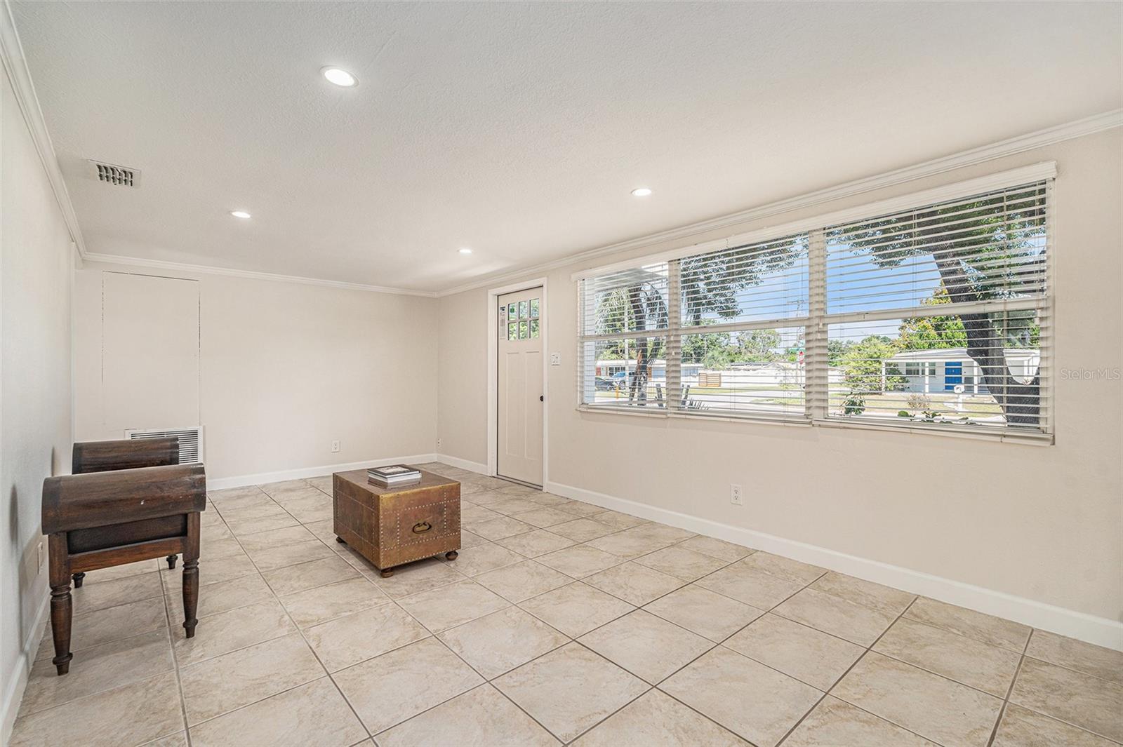 Listing photo id 6 for 4016 Montgomery Terrace