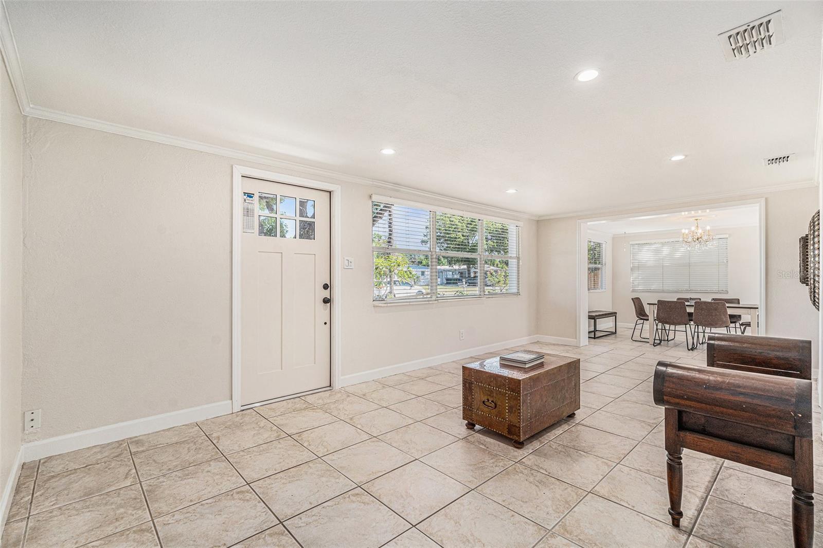 Listing photo id 7 for 4016 Montgomery Terrace