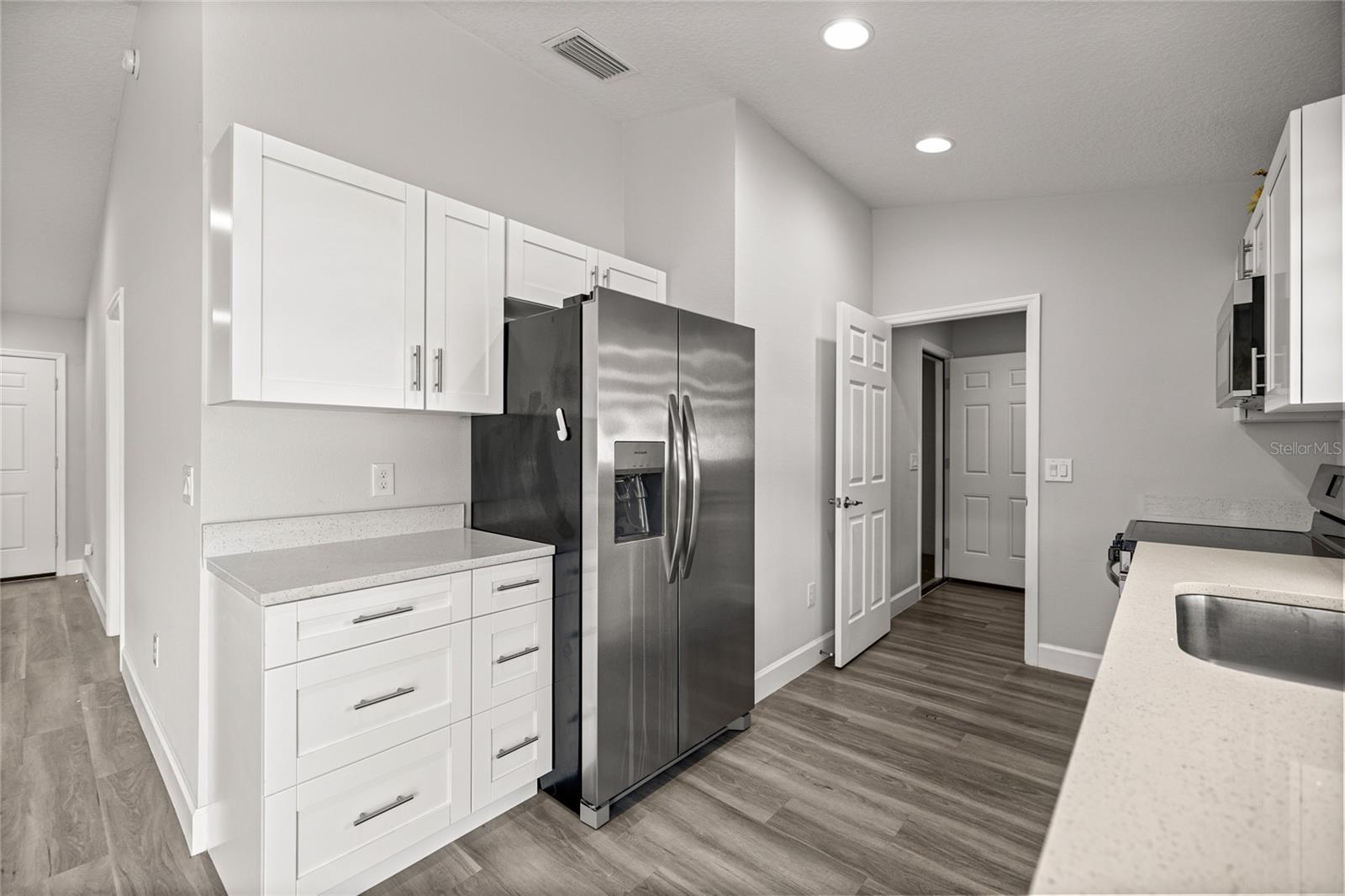 Image 10 of 38 For 13881 105 Place