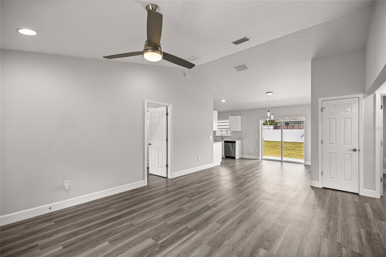 Image 12 of 38 For 13881 105 Place