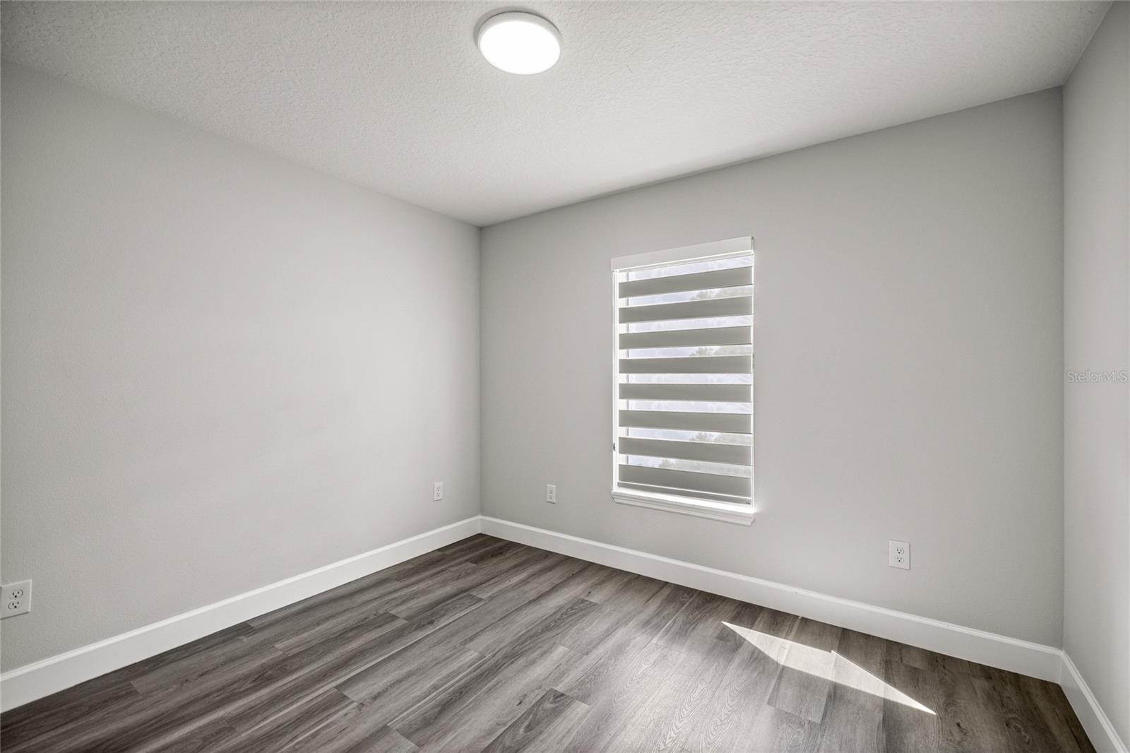 Image 5 of 38 For 13881 105 Place