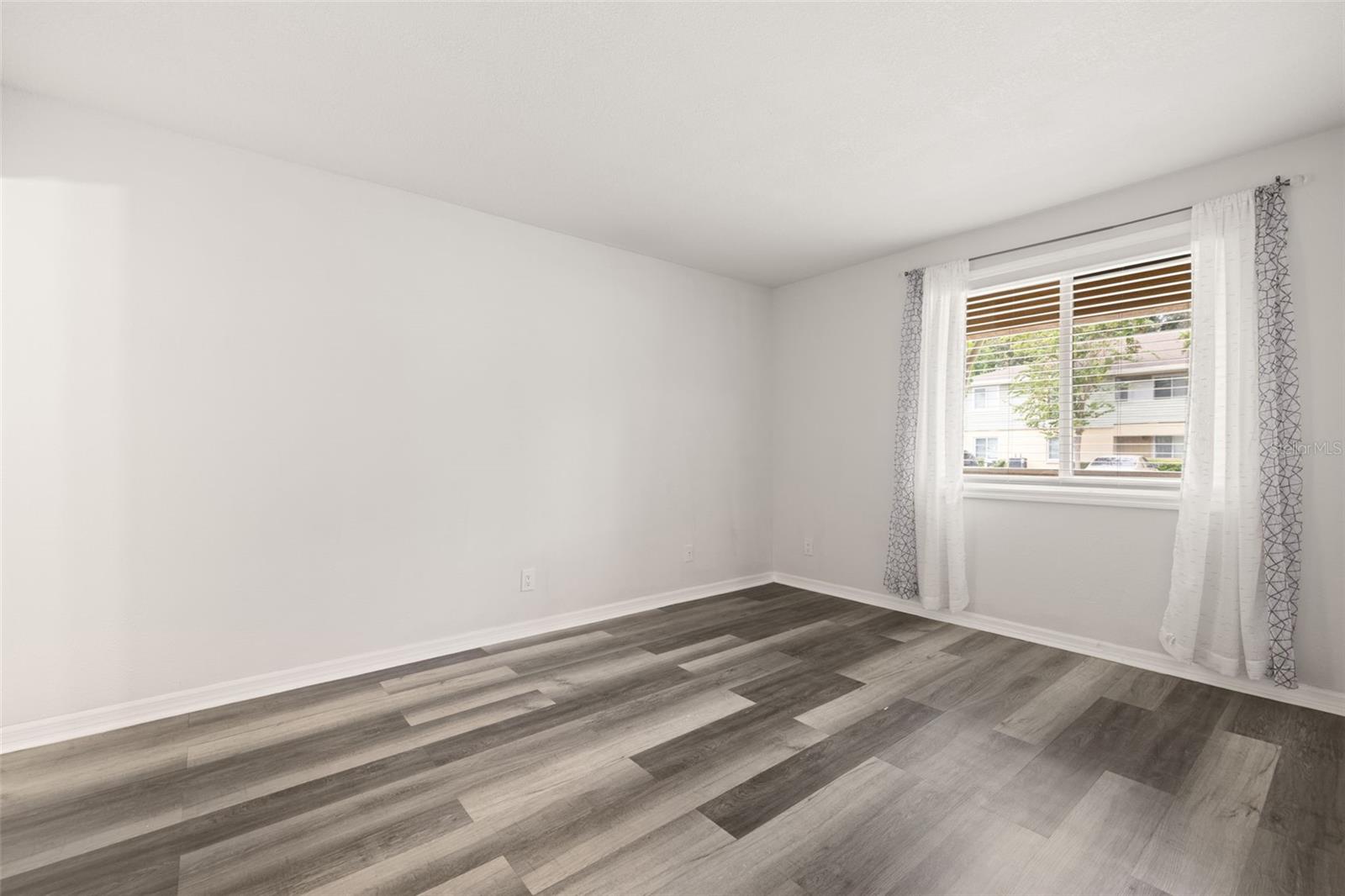 Image 11 of 23 For 209 Berry Tree Place