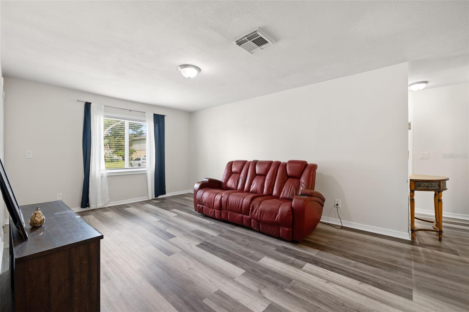 Image 3 of 23 For 209 Berry Tree Place
