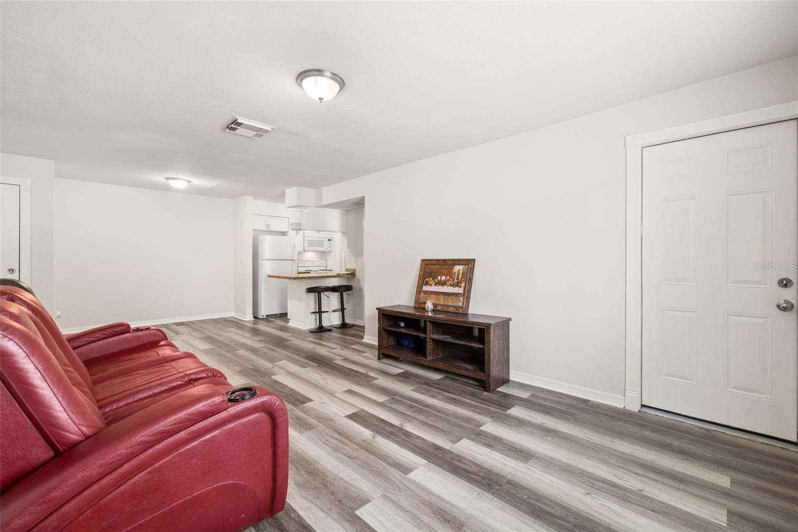 Image 4 of 23 For 209 Berry Tree Place