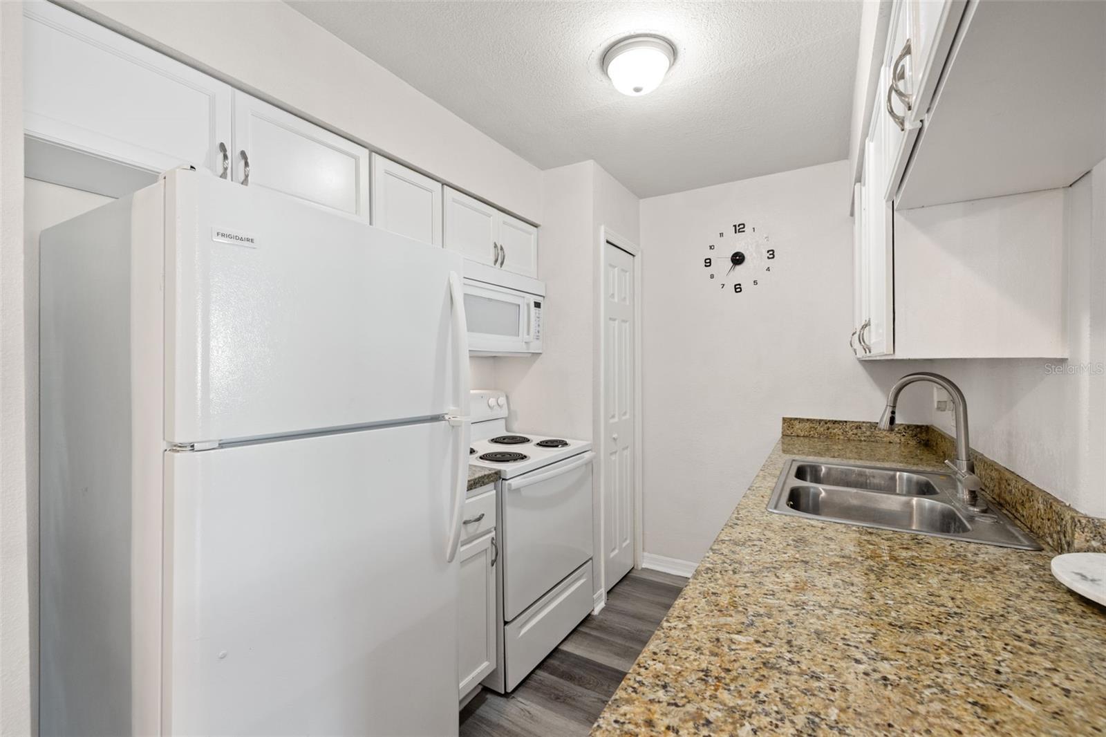 Image 6 of 23 For 209 Berry Tree Place