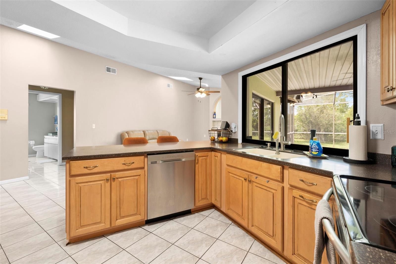 Image 16 of 60 For 9489 Northcliffe Boulevard