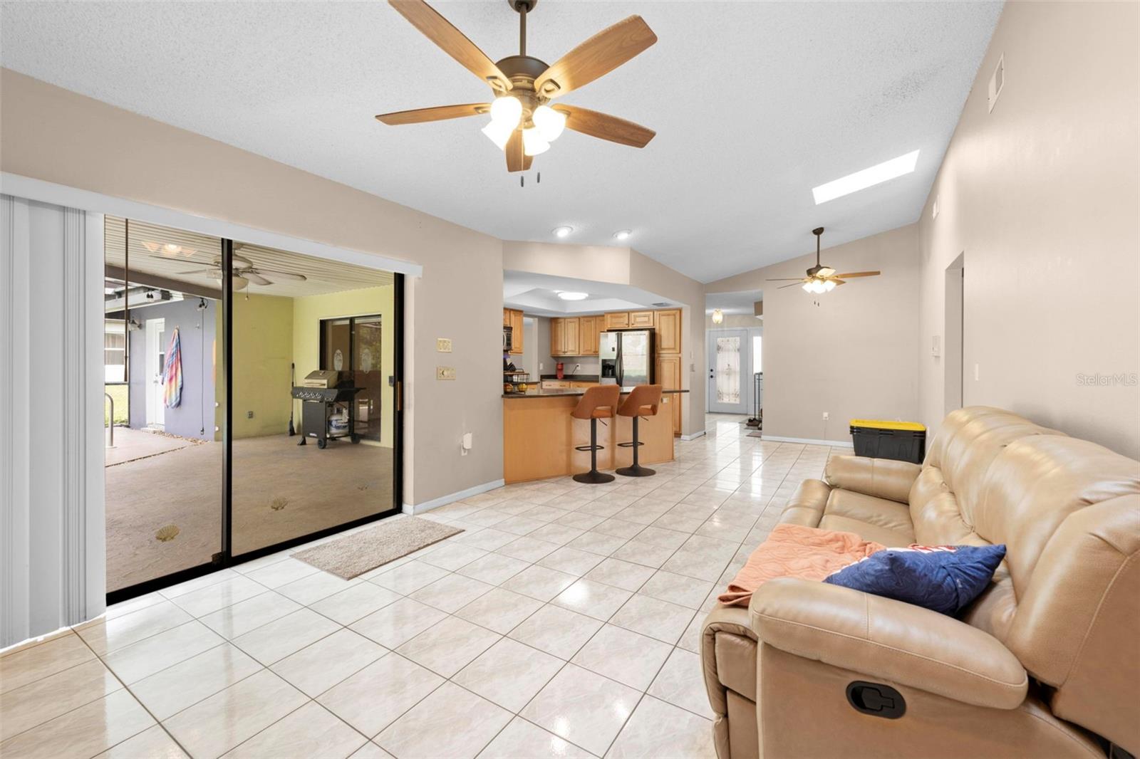 Image 19 of 60 For 9489 Northcliffe Boulevard