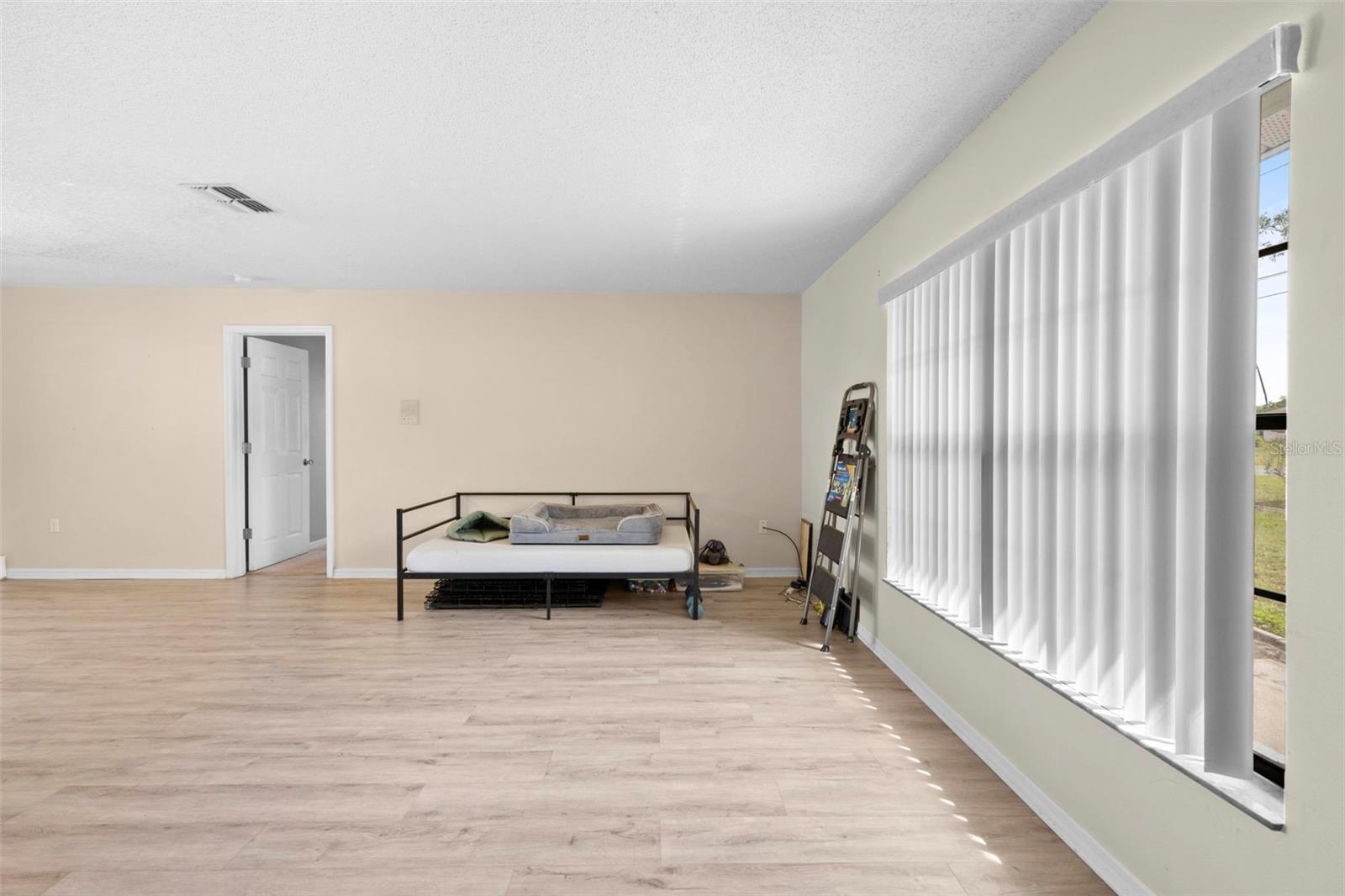 Image 22 of 60 For 9489 Northcliffe Boulevard