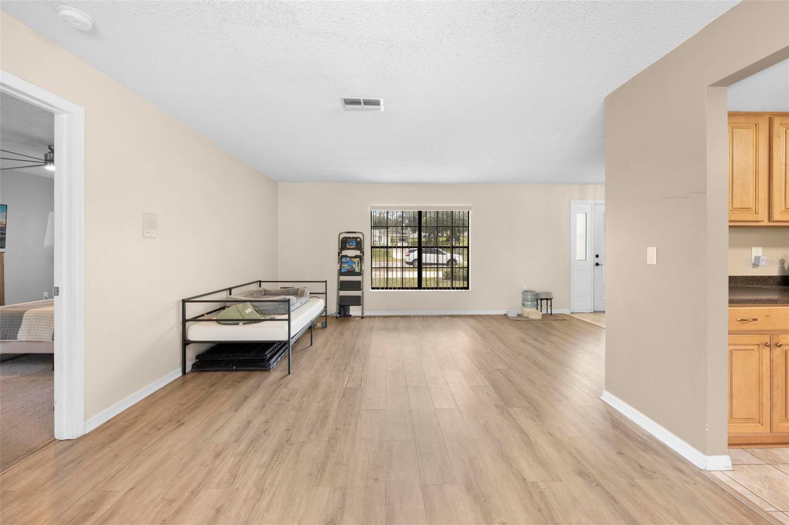 Image 23 of 60 For 9489 Northcliffe Boulevard