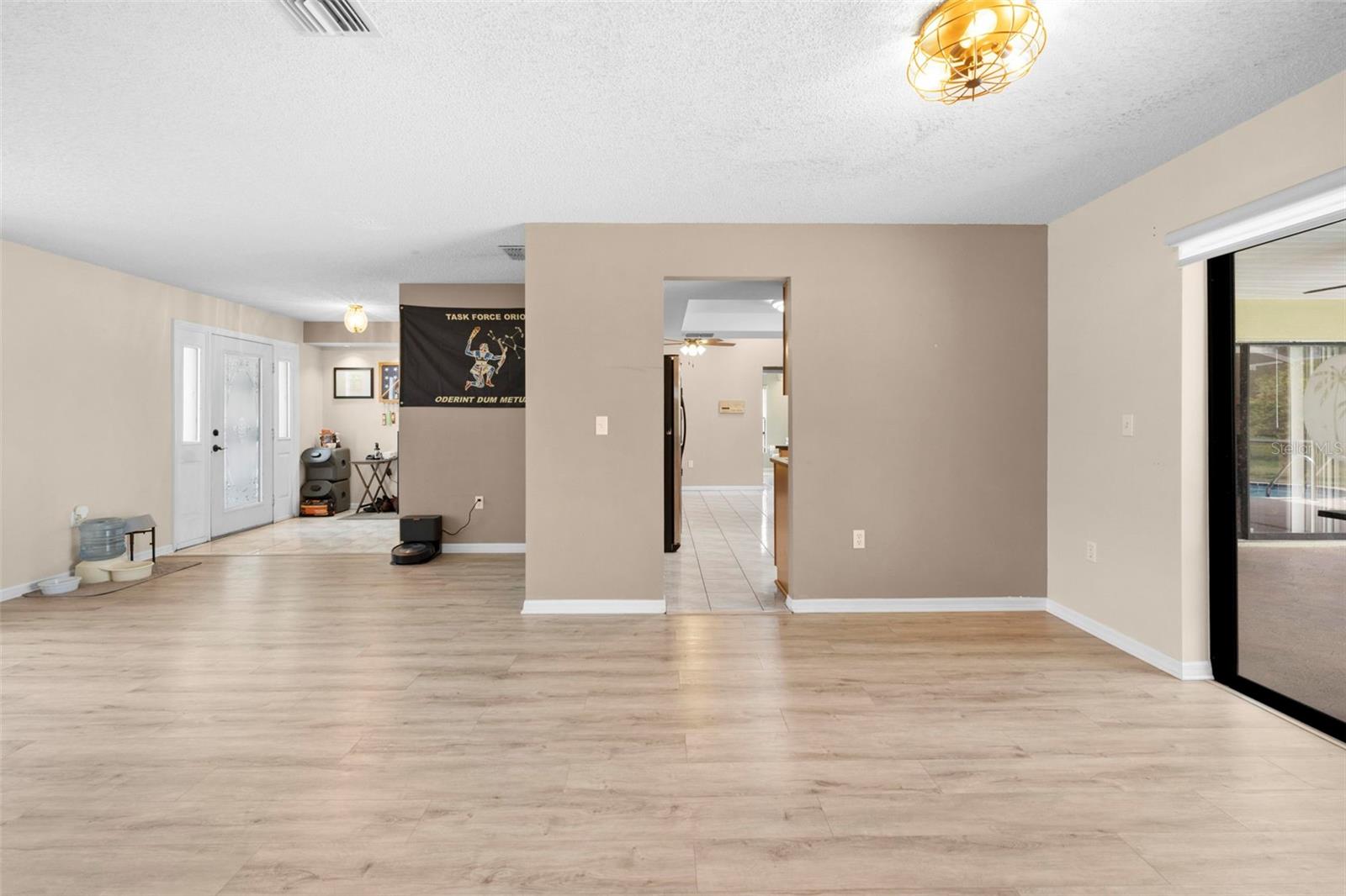 Image 26 of 60 For 9489 Northcliffe Boulevard