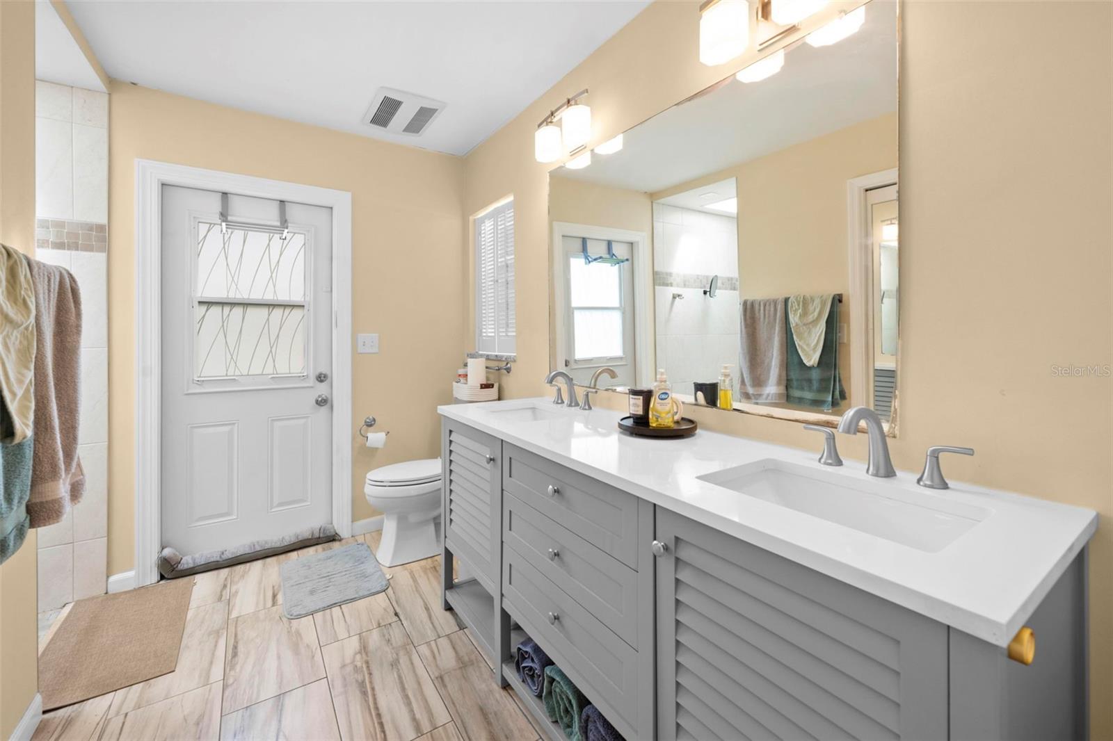 Image 32 of 60 For 9489 Northcliffe Boulevard