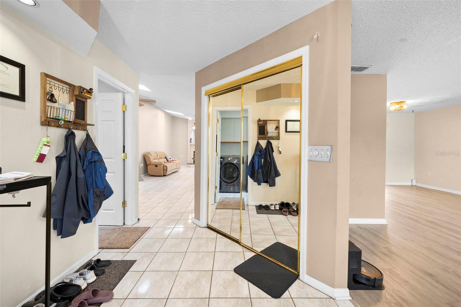 Image 8 of 60 For 9489 Northcliffe Boulevard