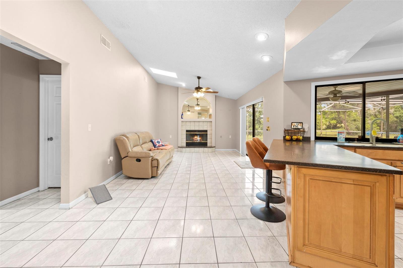 Image 9 of 60 For 9489 Northcliffe Boulevard