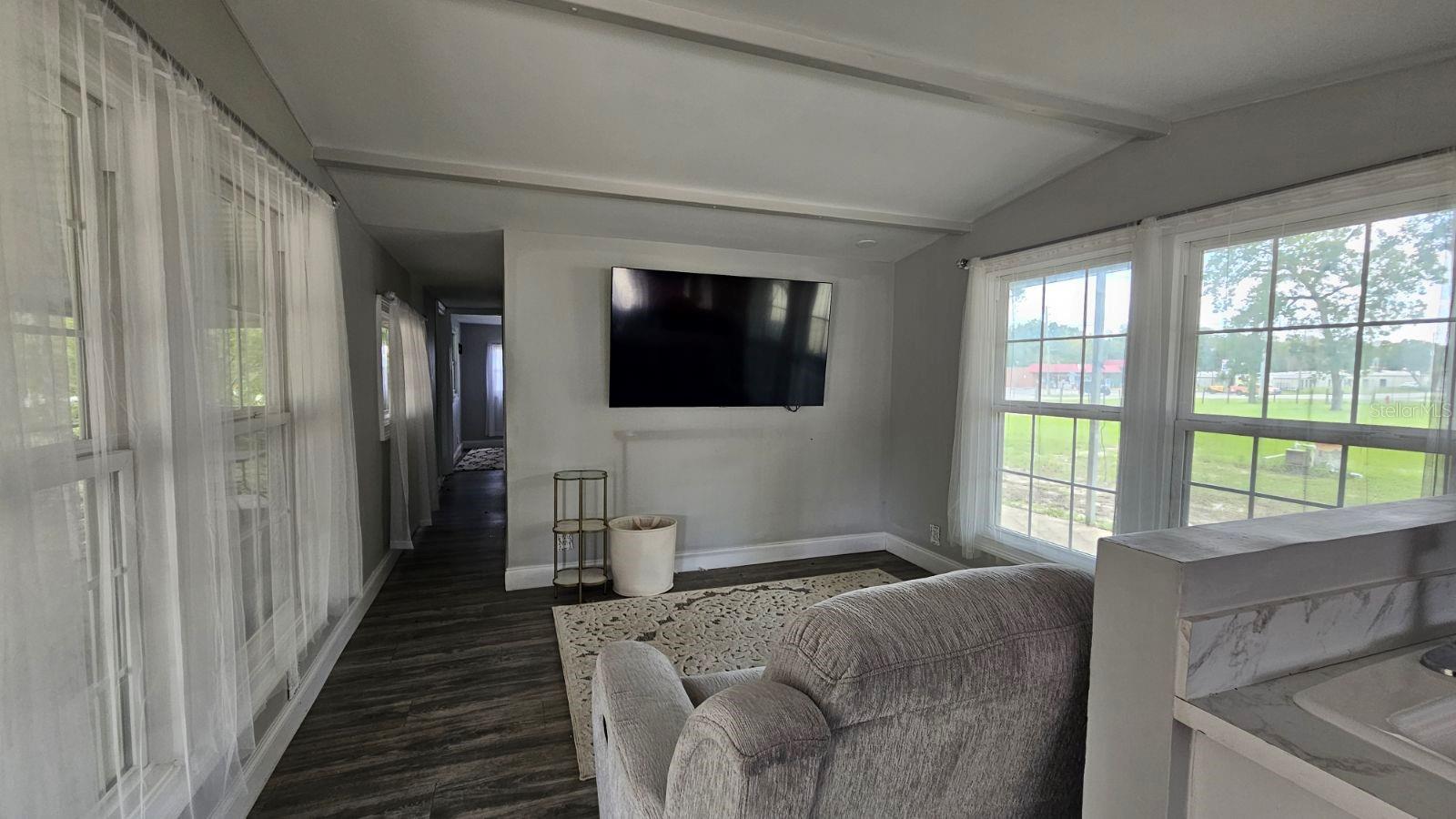 Listing photo id 9 for 7127 Grover Cleveland Boulevard 48