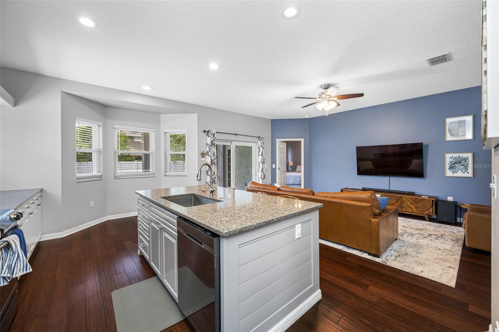 Image 6 of 34 For 6807 Court Drive