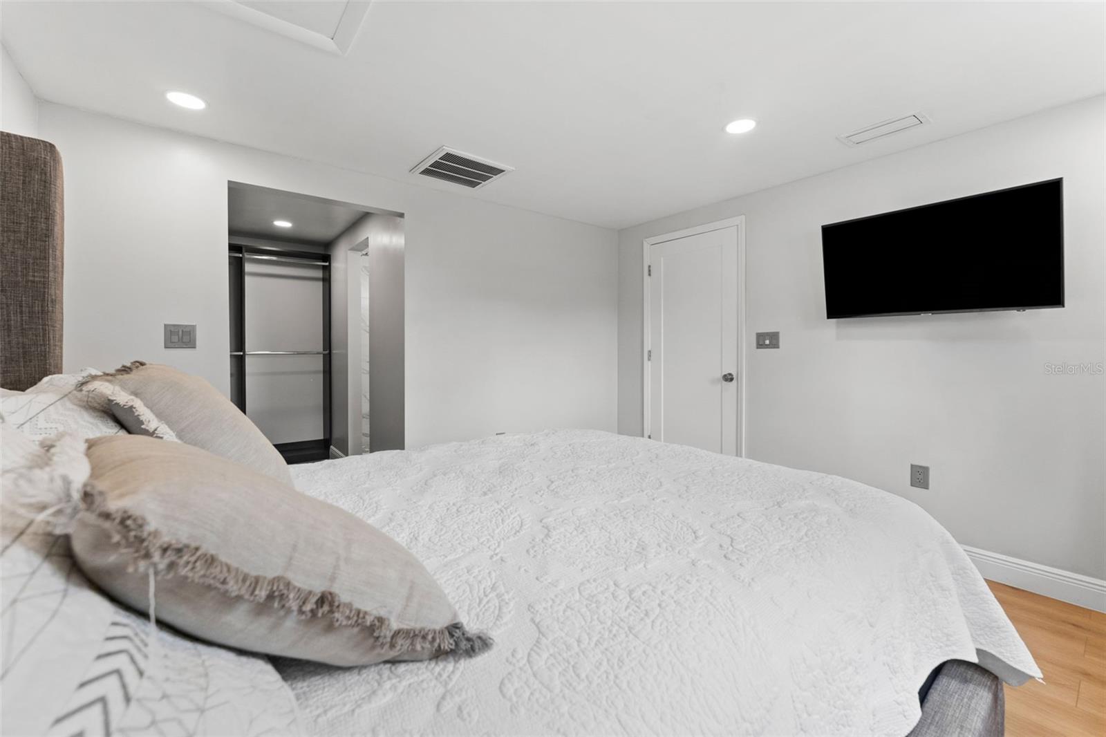 Image 14 of 27 For 8835 Patterson Street