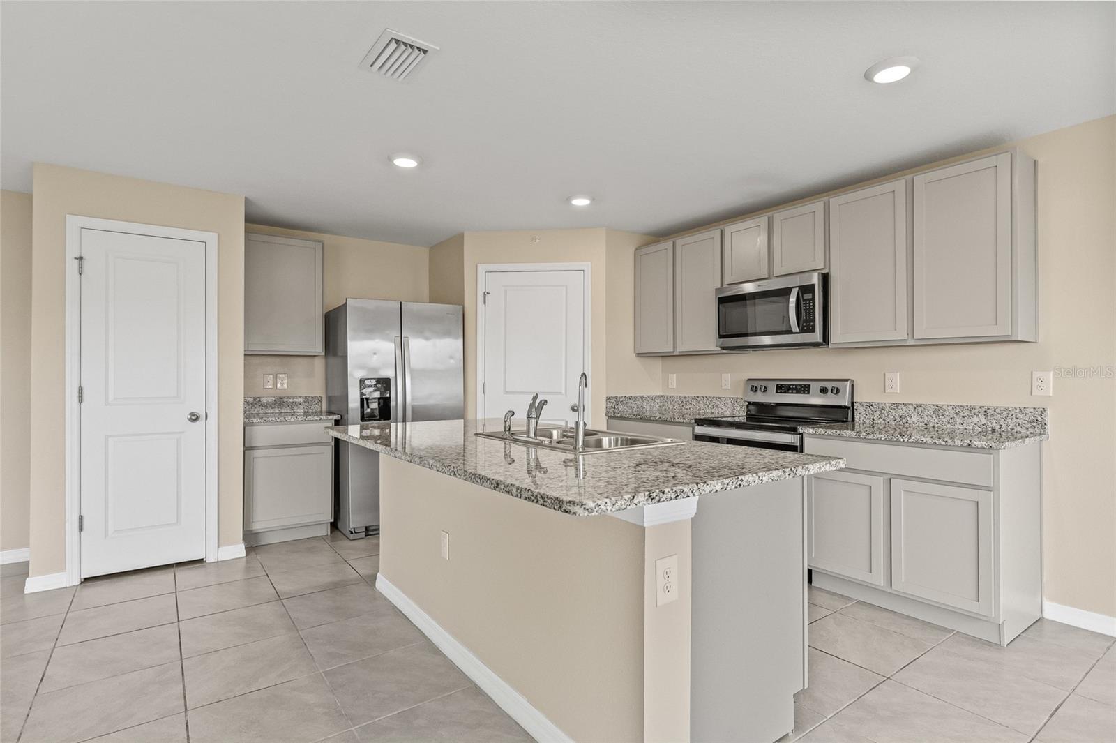 Image 15 of 65 For 16847 Delia Street