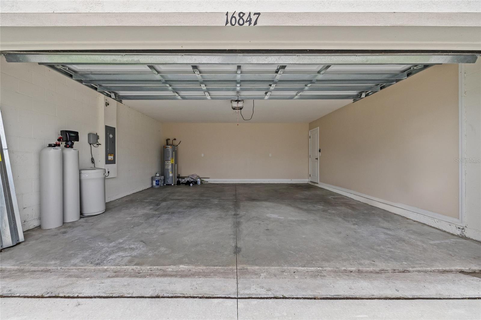 Image 38 of 65 For 16847 Delia Street