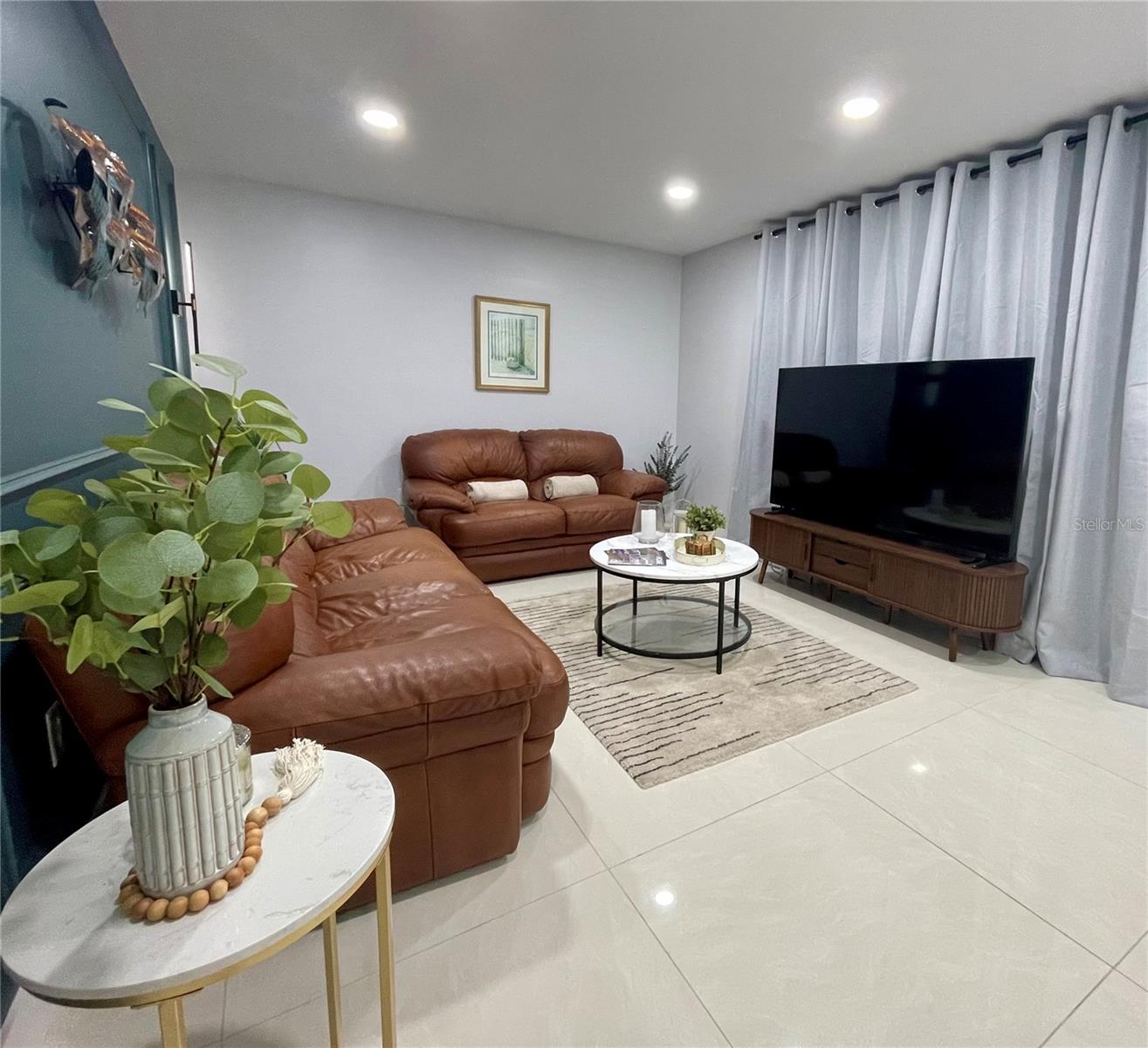 Image 4 of 21 For 1127 King Arthur Court 314
