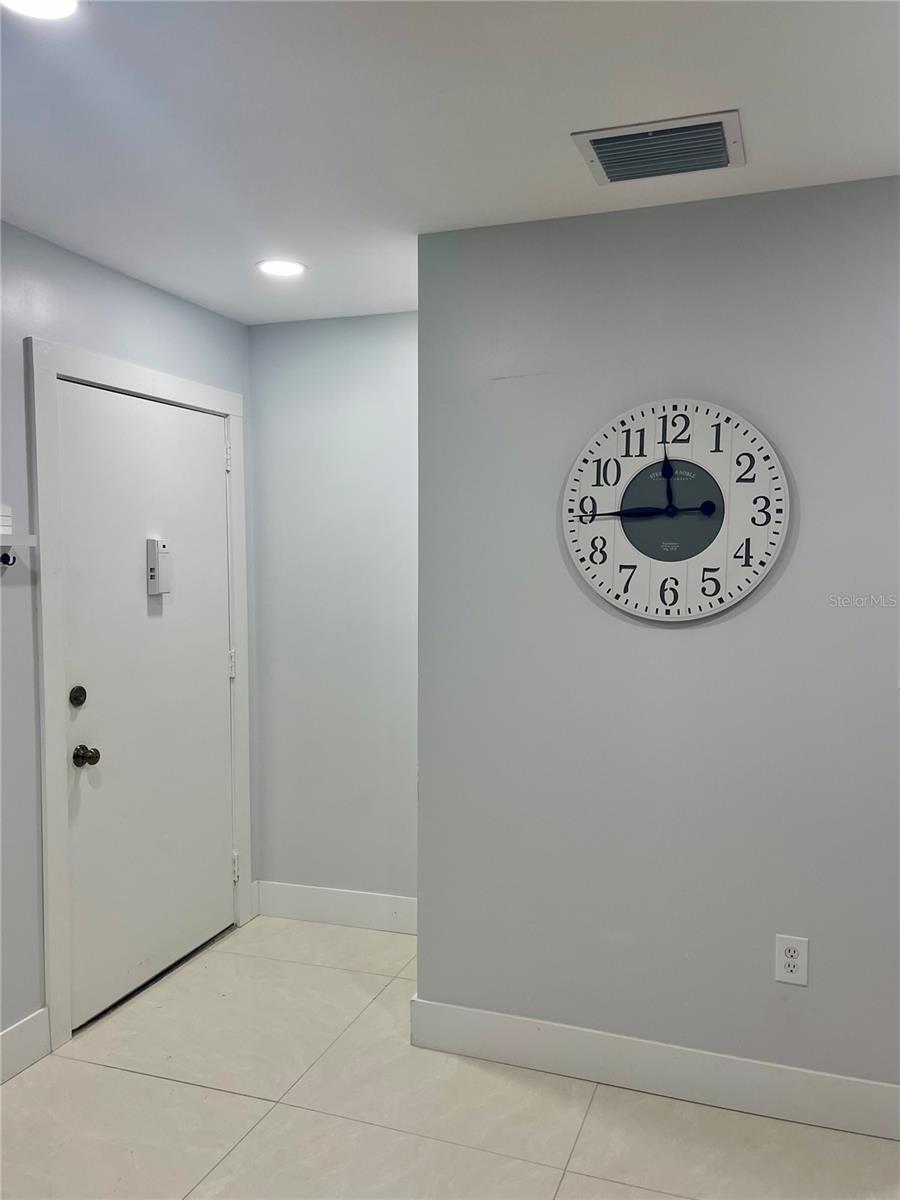 Image 6 of 21 For 1127 King Arthur Court 314