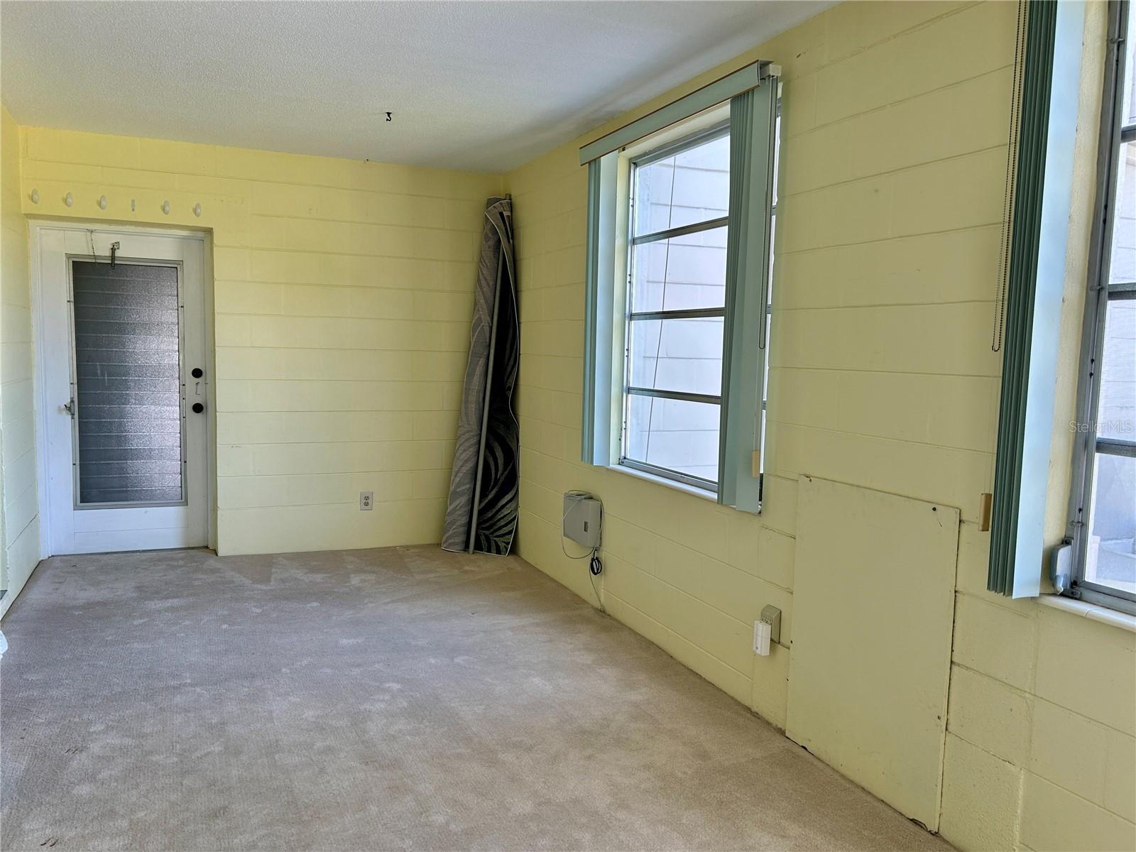 Image 11 of 47 For 2072 Australia Way W 32