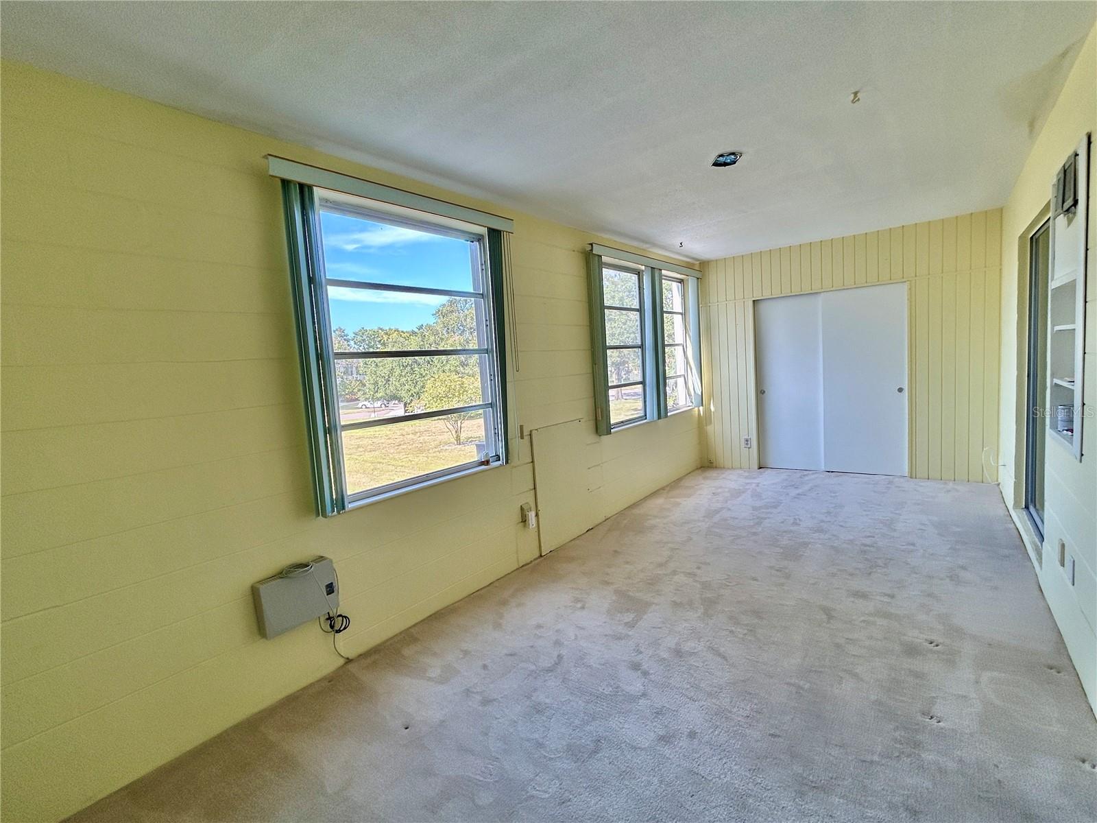 Image 14 of 47 For 2072 Australia Way W 32