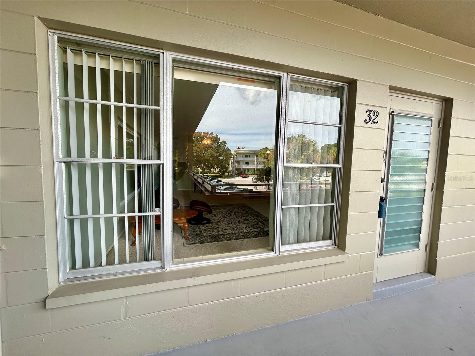 Image 3 of 47 For 2072 Australia Way W 32