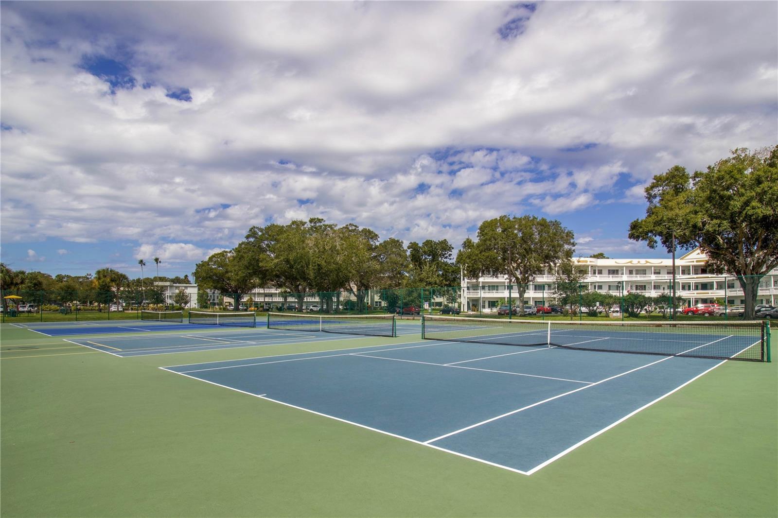 Image 43 of 47 For 2072 Australia Way W 32