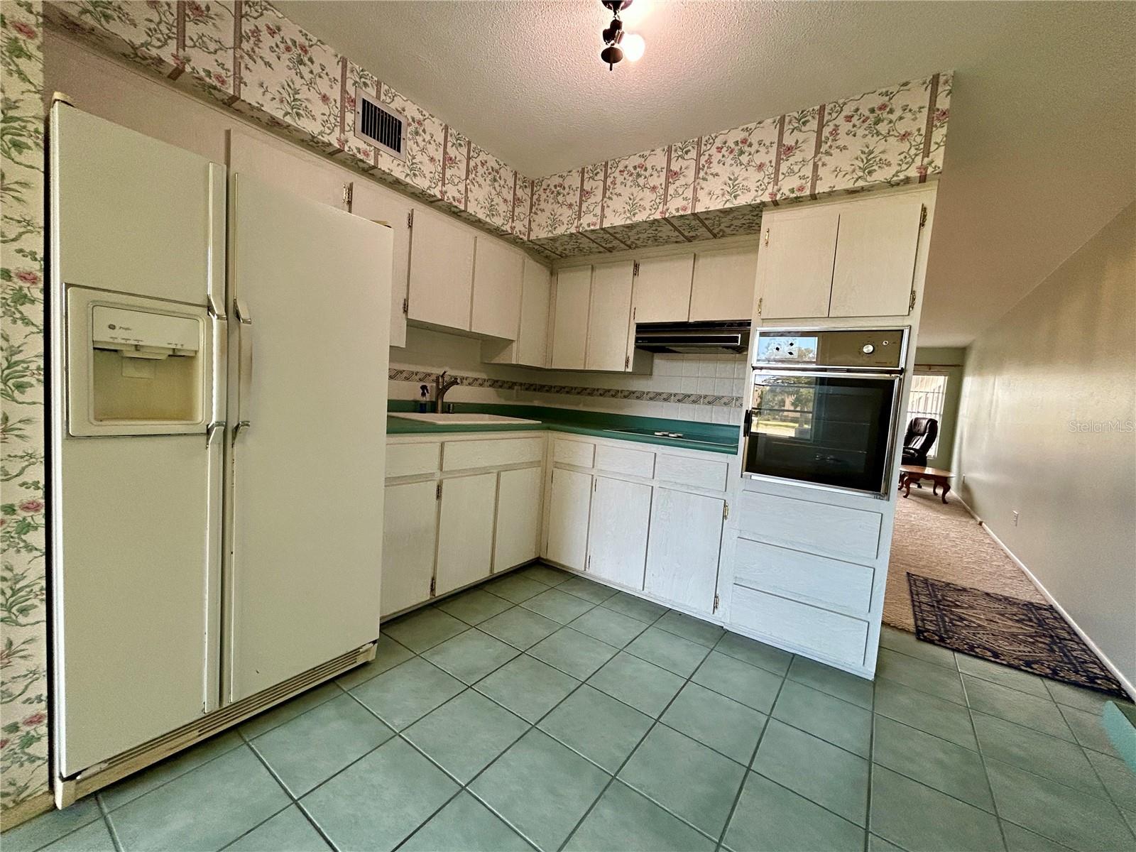 Image 8 of 47 For 2072 Australia Way W 32