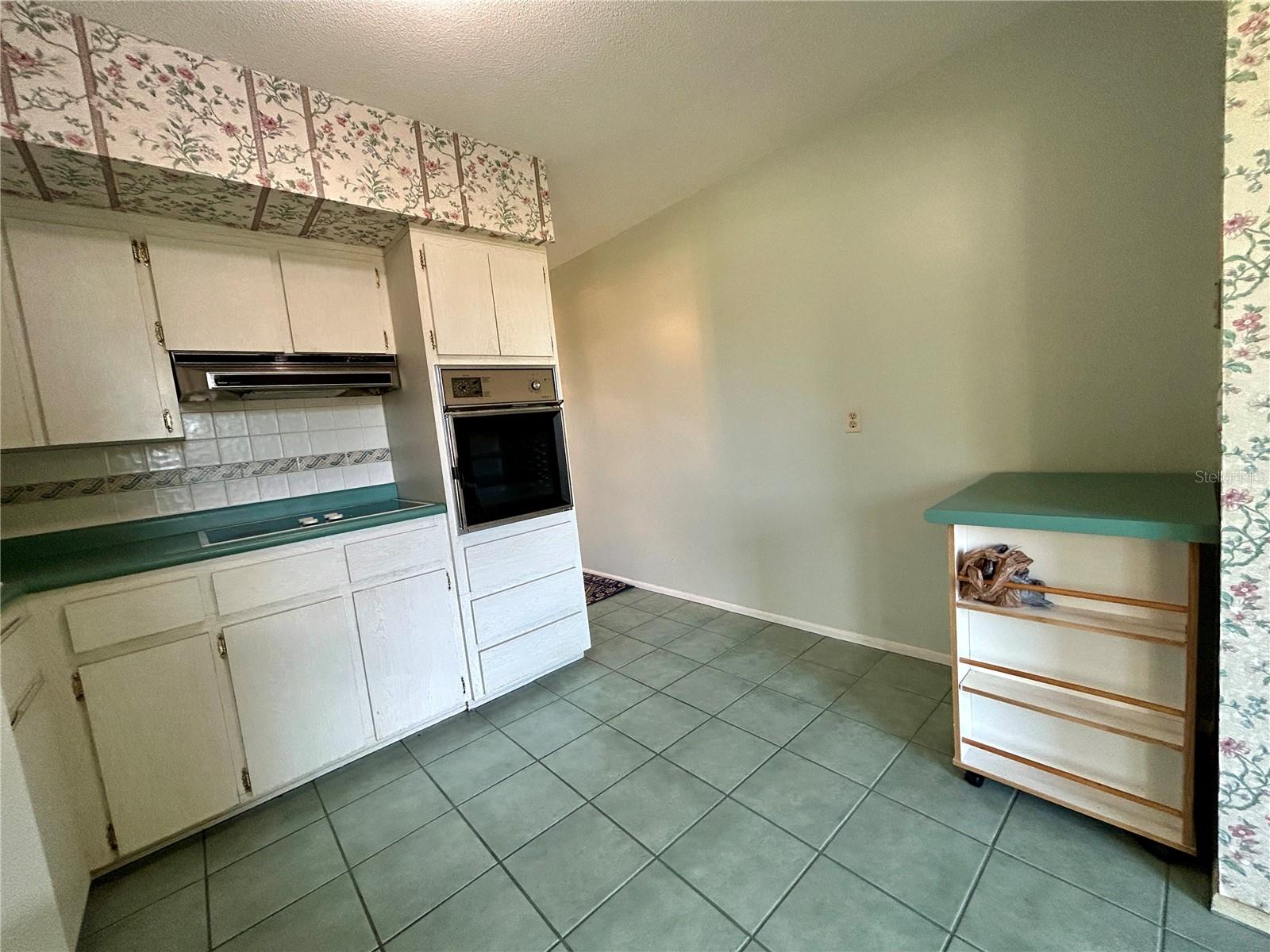 Image 9 of 47 For 2072 Australia Way W 32