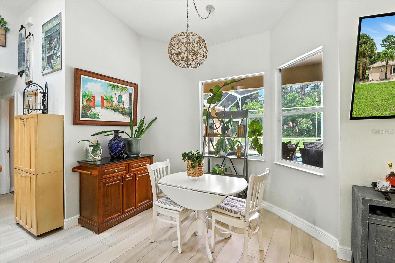 Listing photo id 10 for 5245 Allamandra Drive