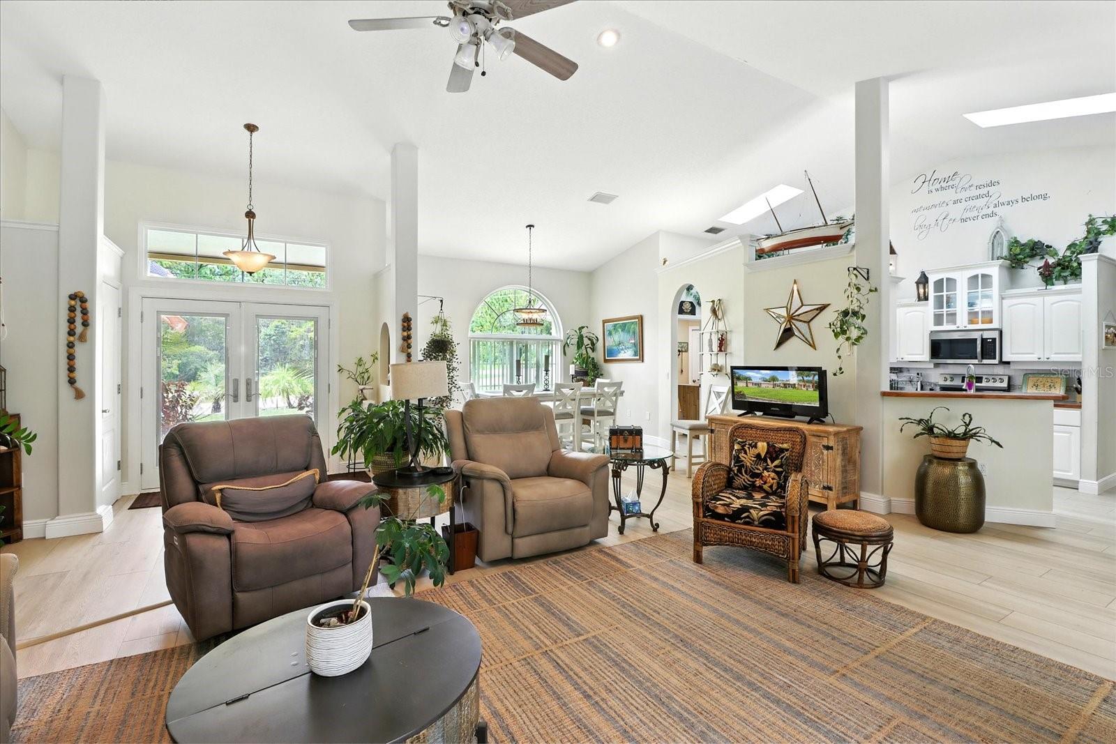 Listing photo id 13 for 5245 Allamandra Drive