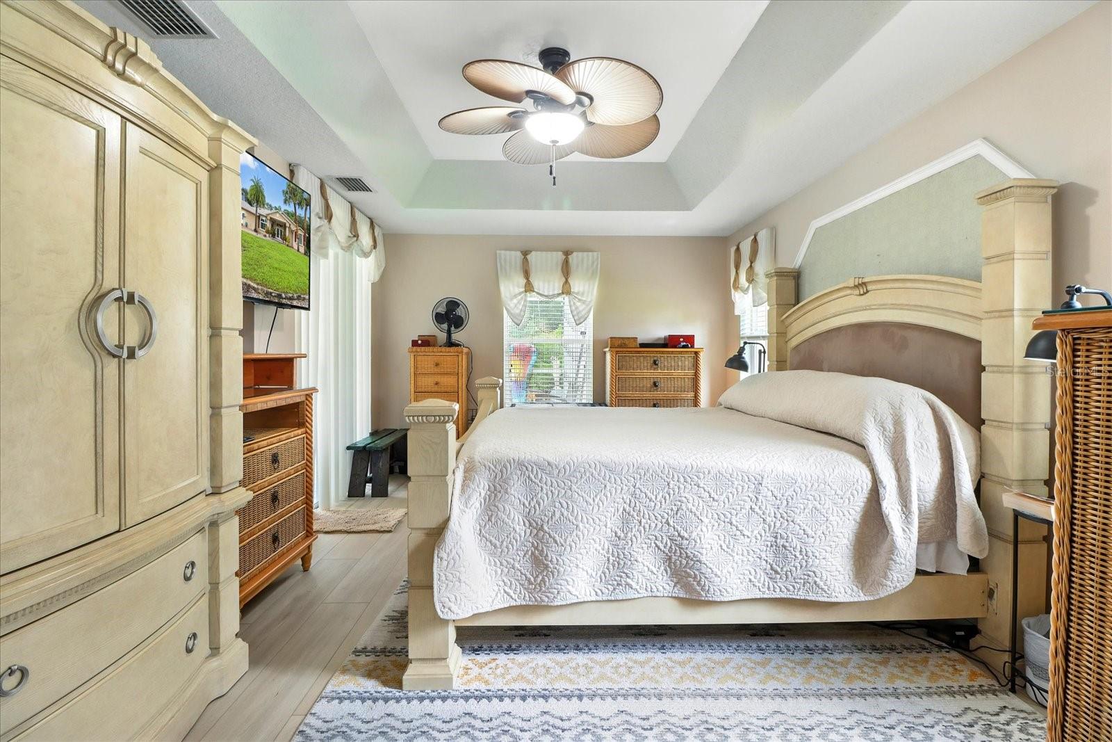 Listing photo id 19 for 5245 Allamandra Drive