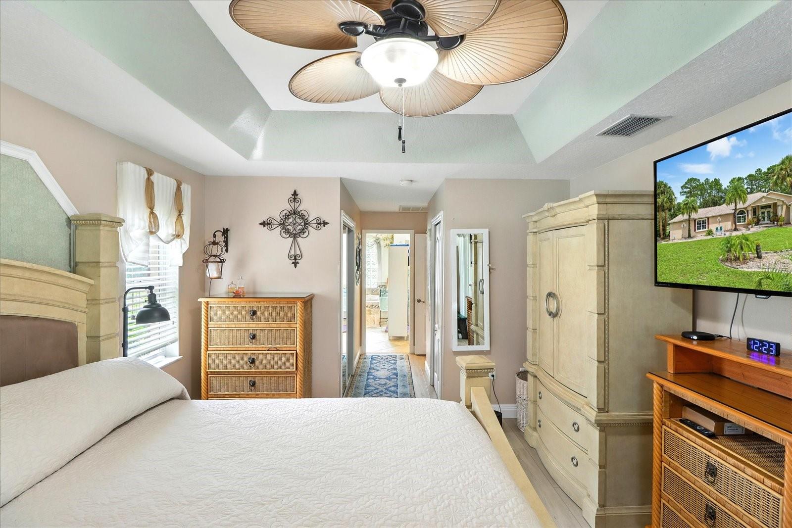 Listing photo id 20 for 5245 Allamandra Drive