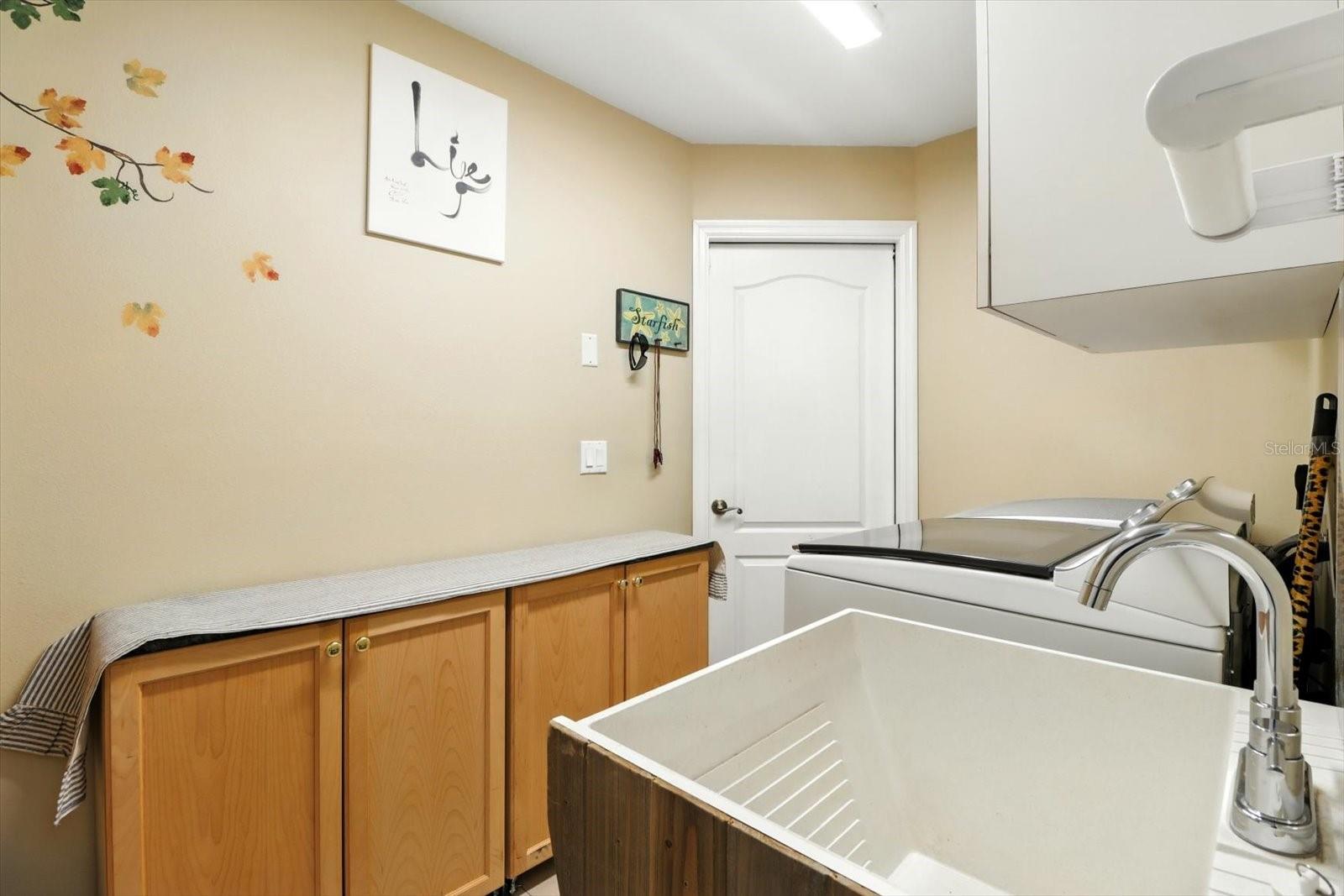 Listing photo id 23 for 5245 Allamandra Drive