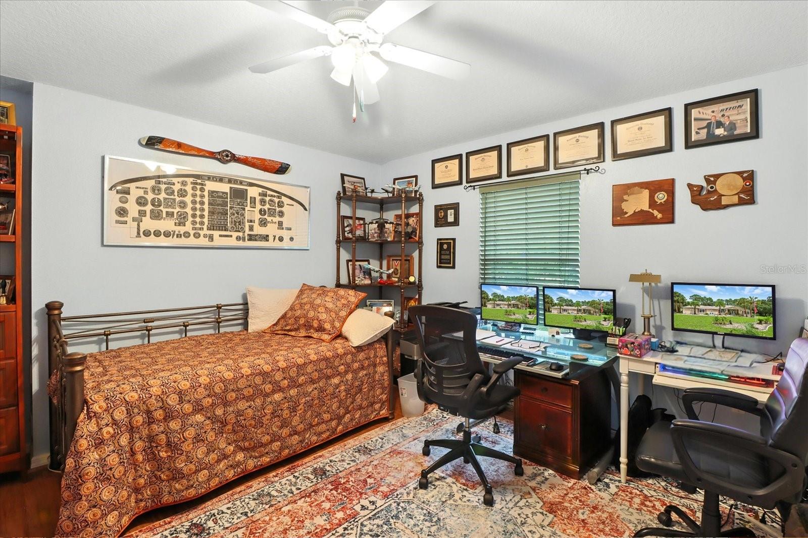 Listing photo id 25 for 5245 Allamandra Drive