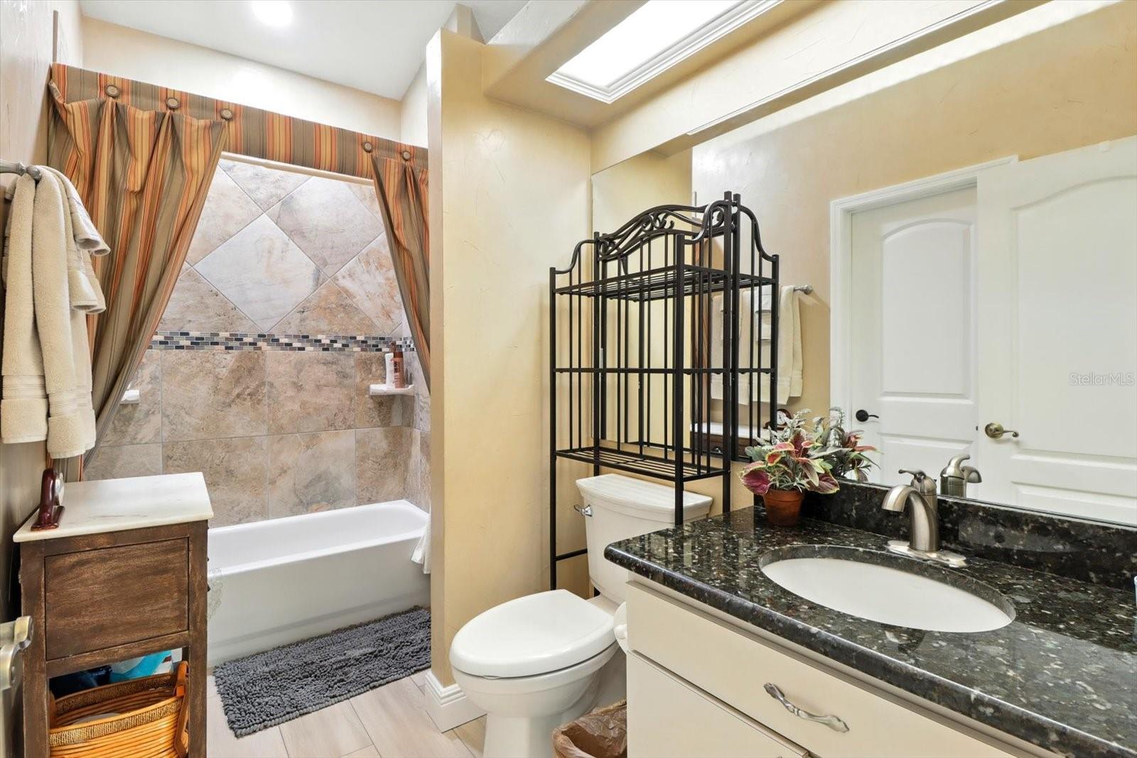 Listing photo id 27 for 5245 Allamandra Drive