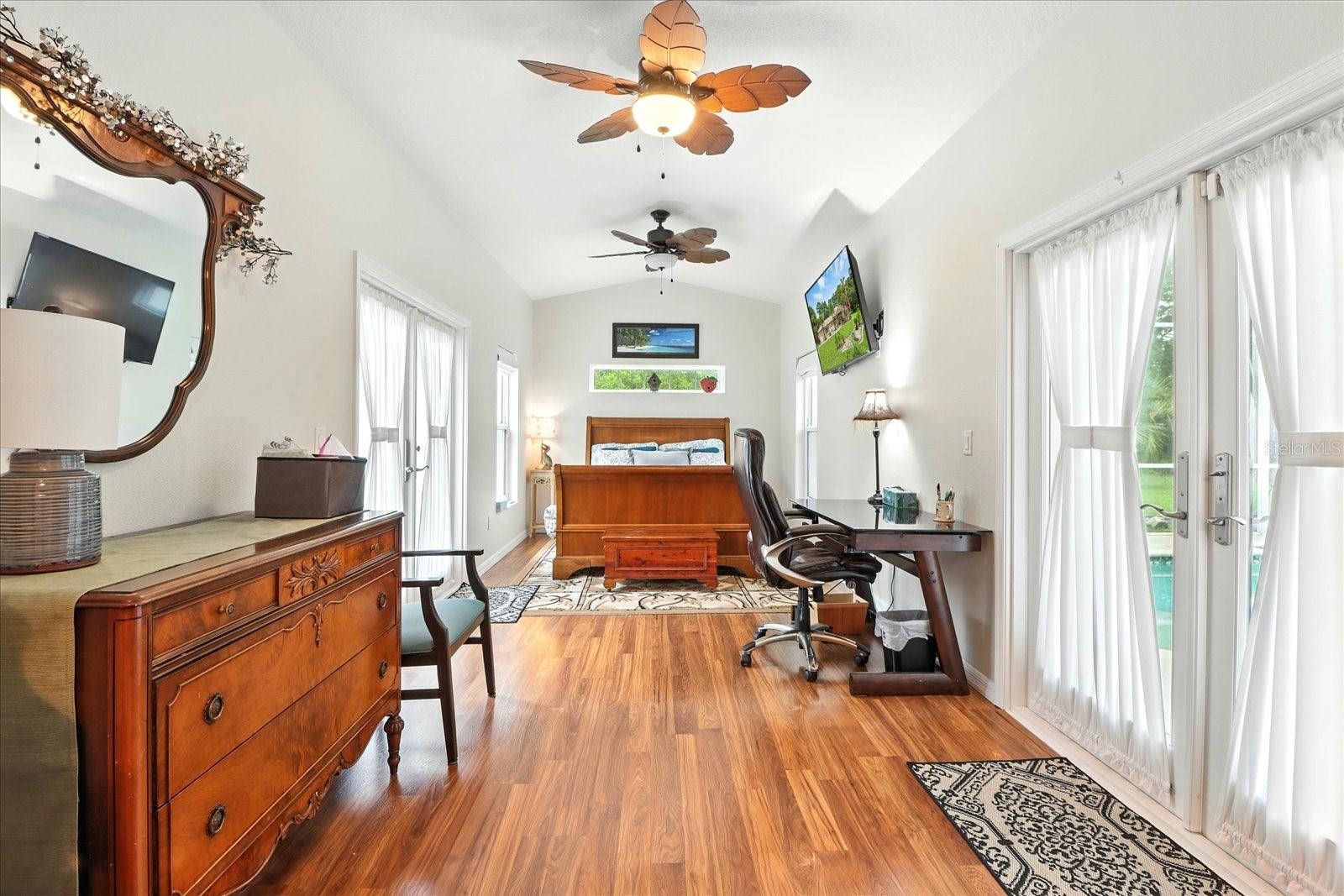 Listing photo id 30 for 5245 Allamandra Drive