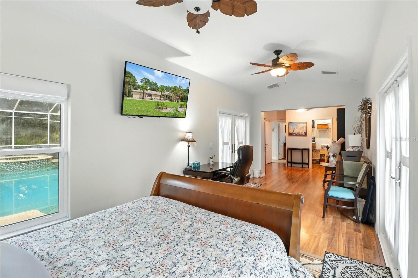 Listing photo id 31 for 5245 Allamandra Drive