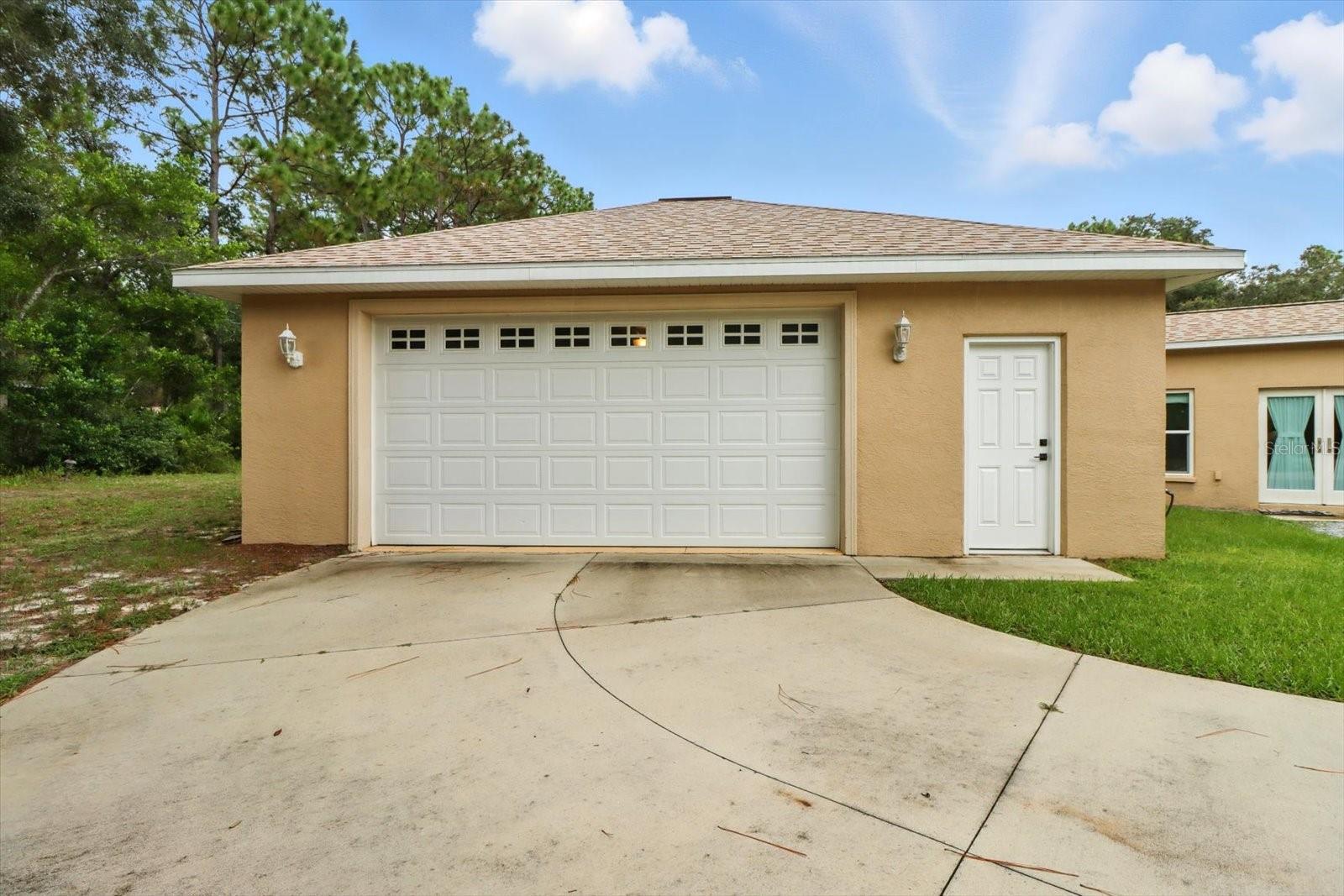 Listing photo id 34 for 5245 Allamandra Drive