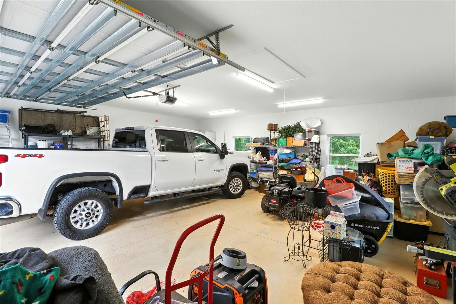 Listing photo id 37 for 5245 Allamandra Drive