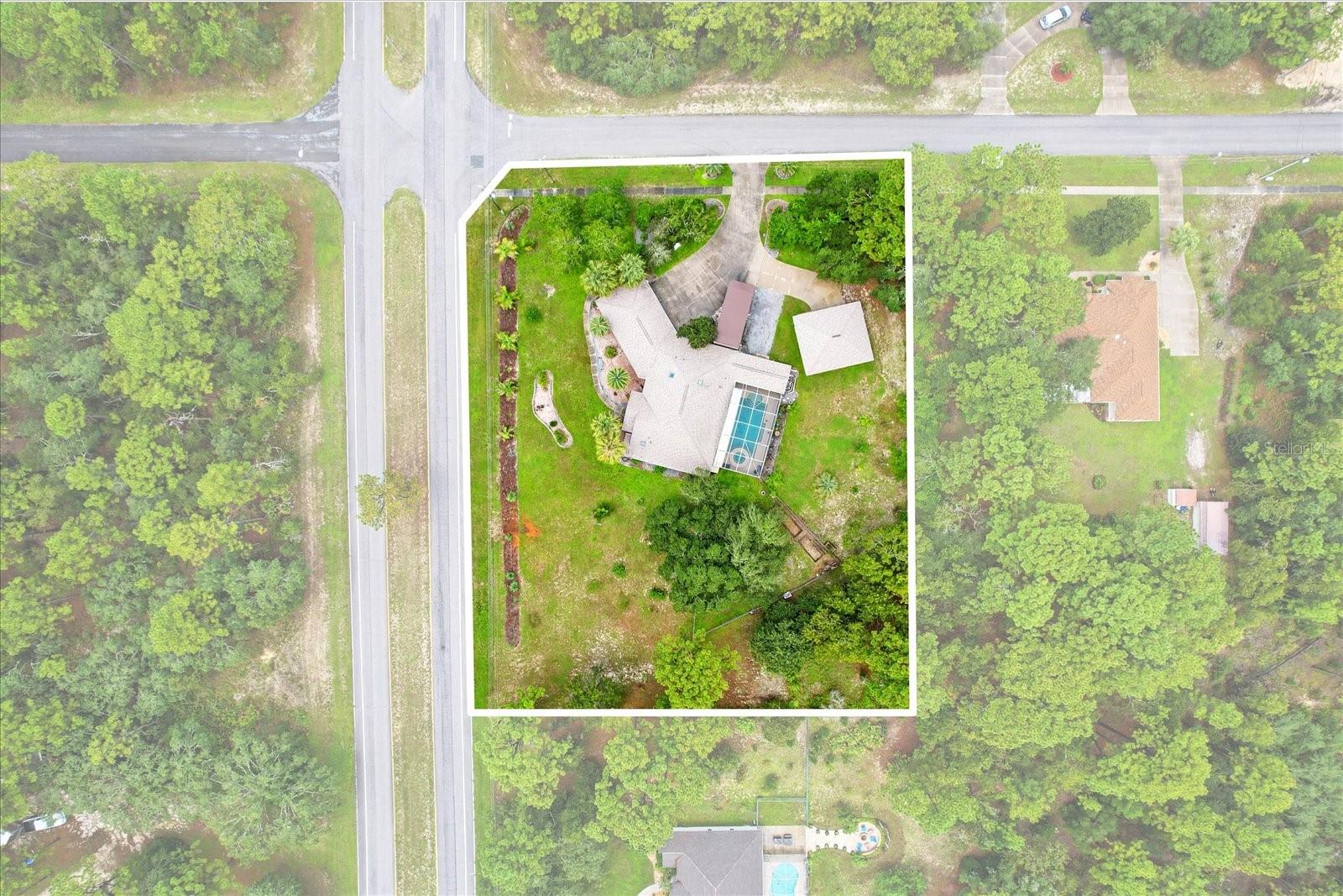 Listing photo id 2 for 5245 Allamandra Drive